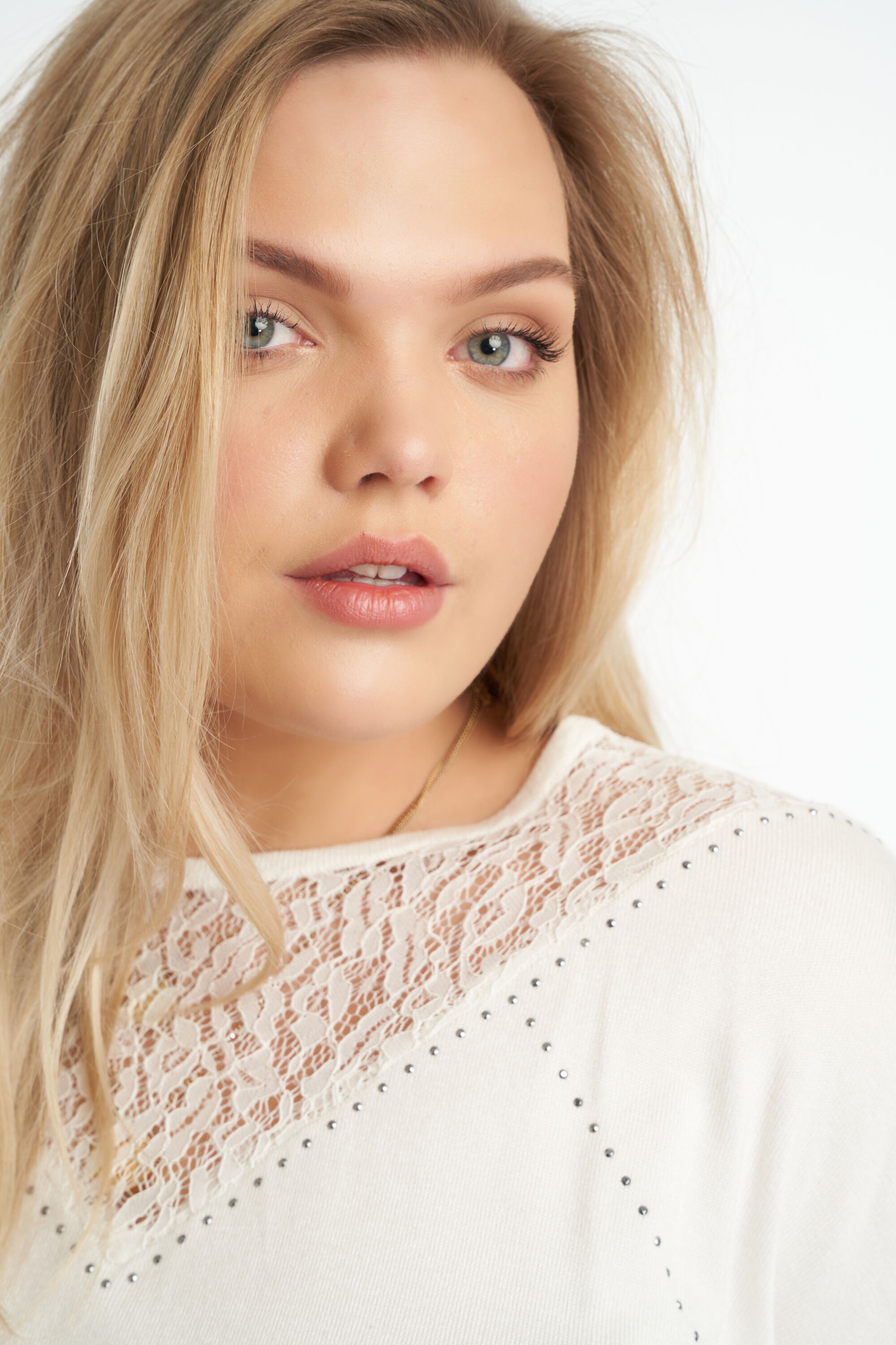 Top de ganchillo con patr&oacute;n calado y cintura con cord&oacute;n image number 4