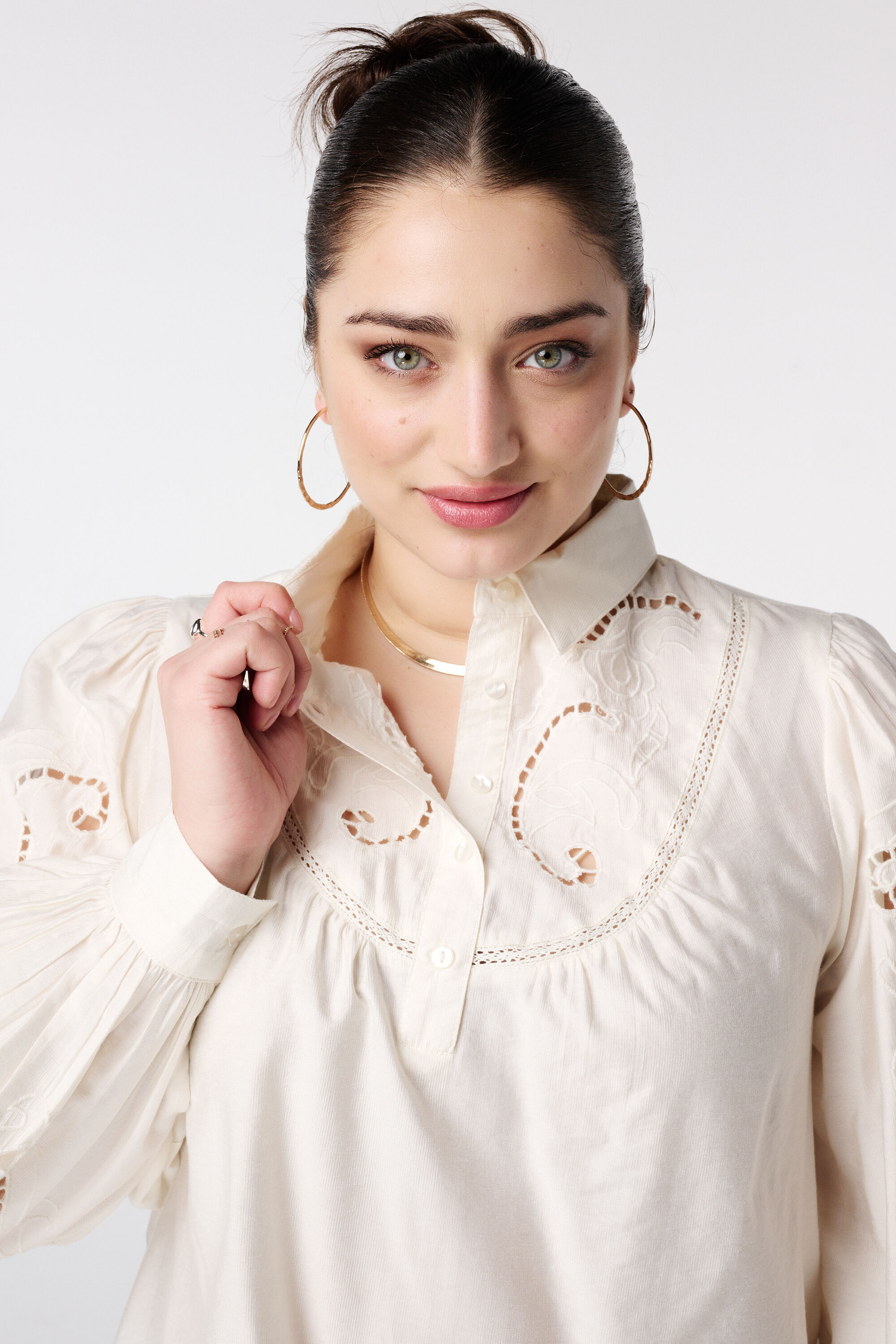 Blusa con bordado calado image number 4