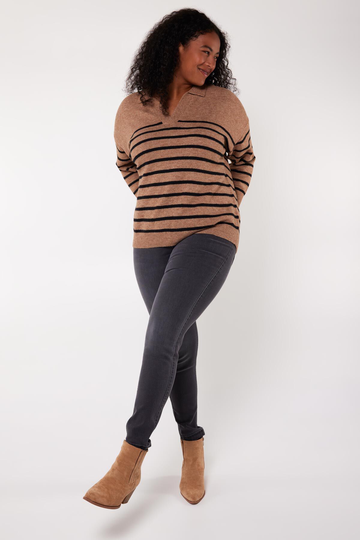 Su&eacute;ter de punto fino con cuello de polo image number 0