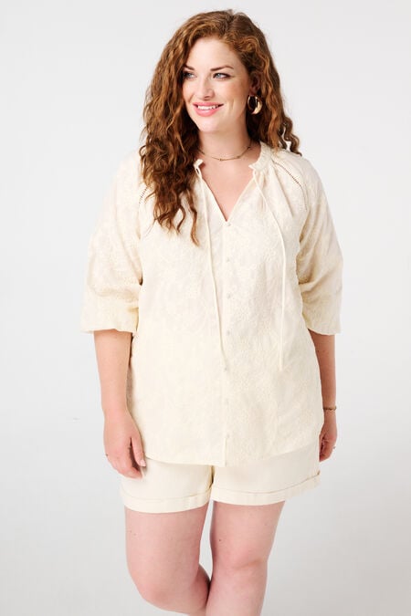 Blusa con bordado  Blusa con bordado