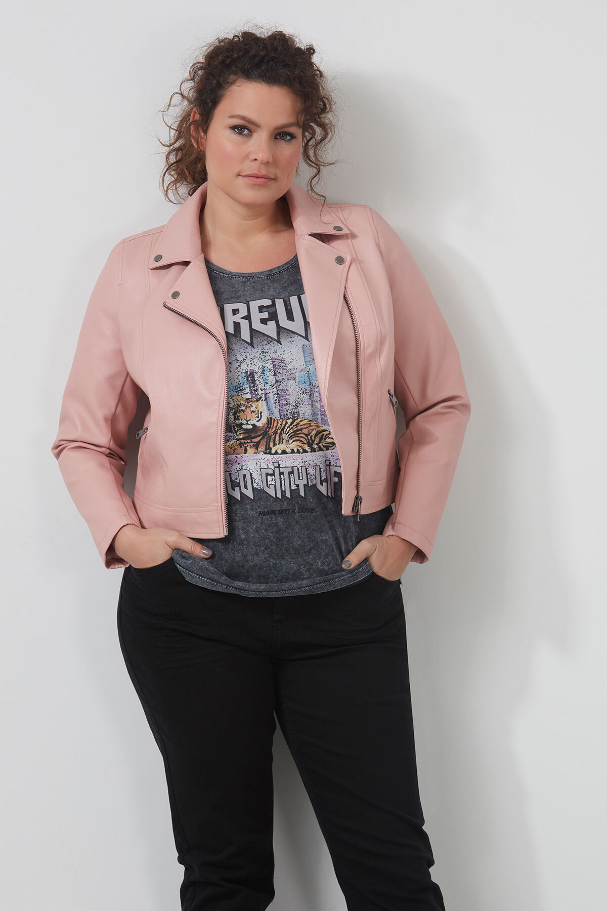 Chaqueta de cuero sint&eacute;tico image number 3