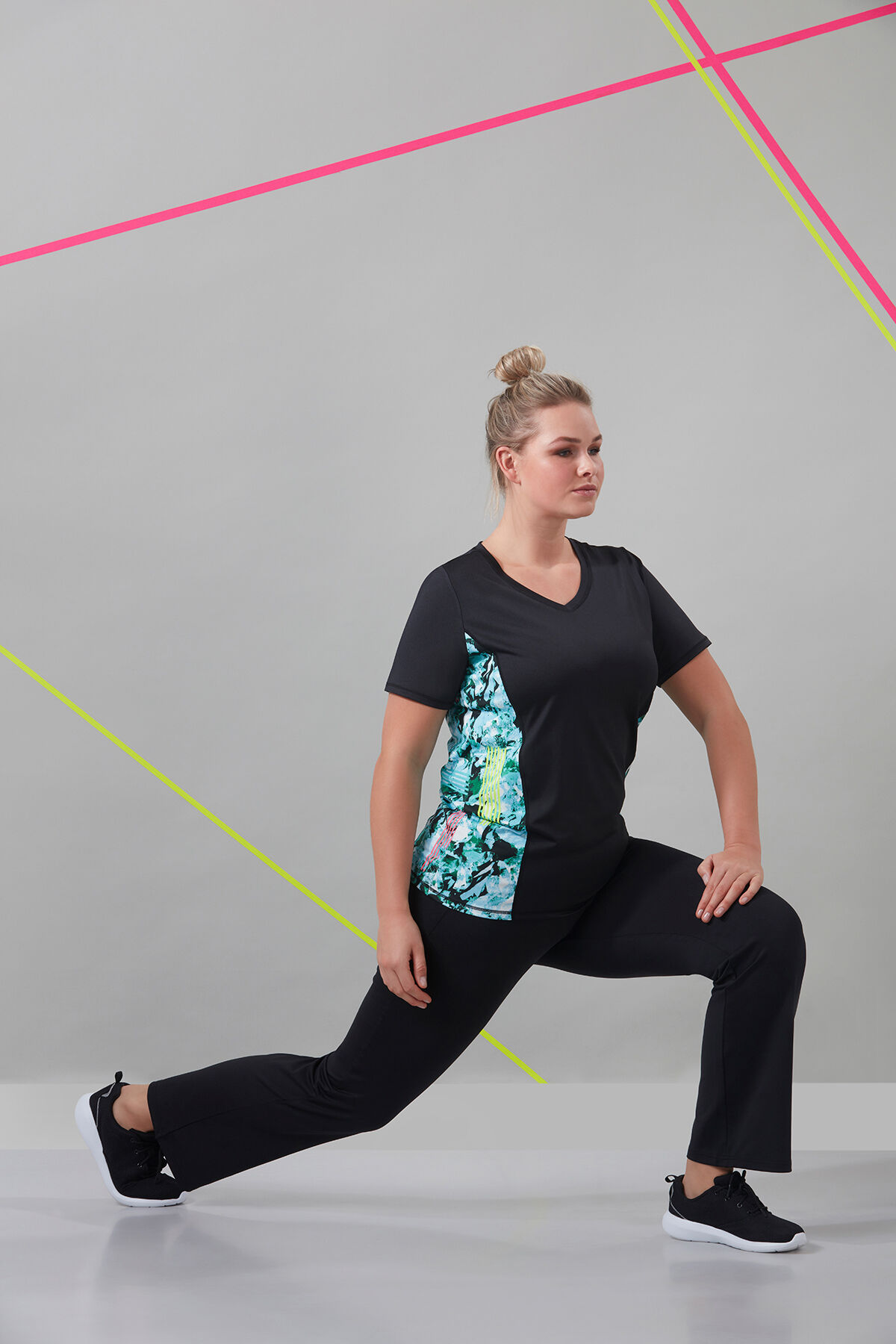 Top deportivo con estampado gr&aacute;fico image number 3