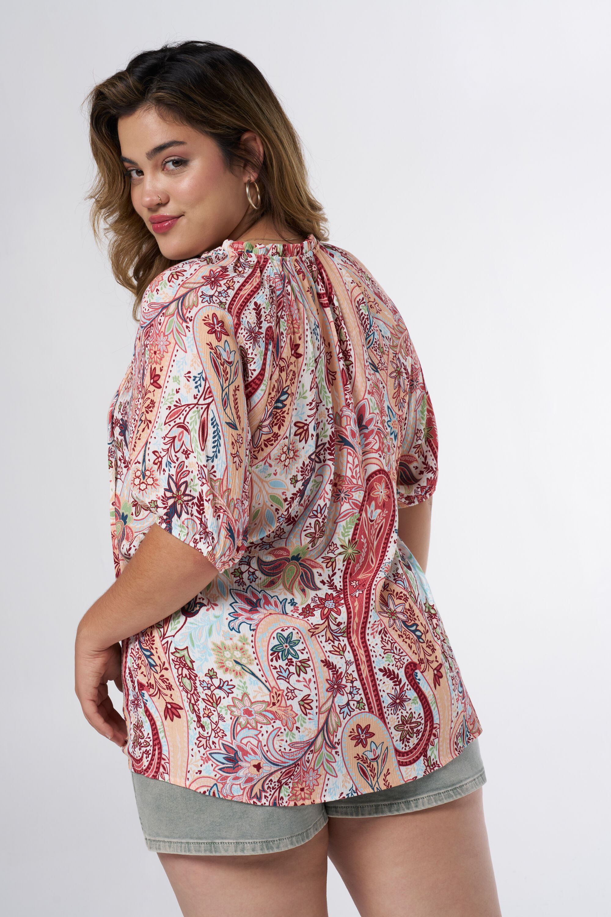 Blusa con lazo como detalle image number 3