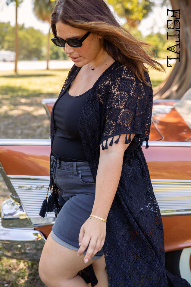 Caftán largo de encaje. image number 0