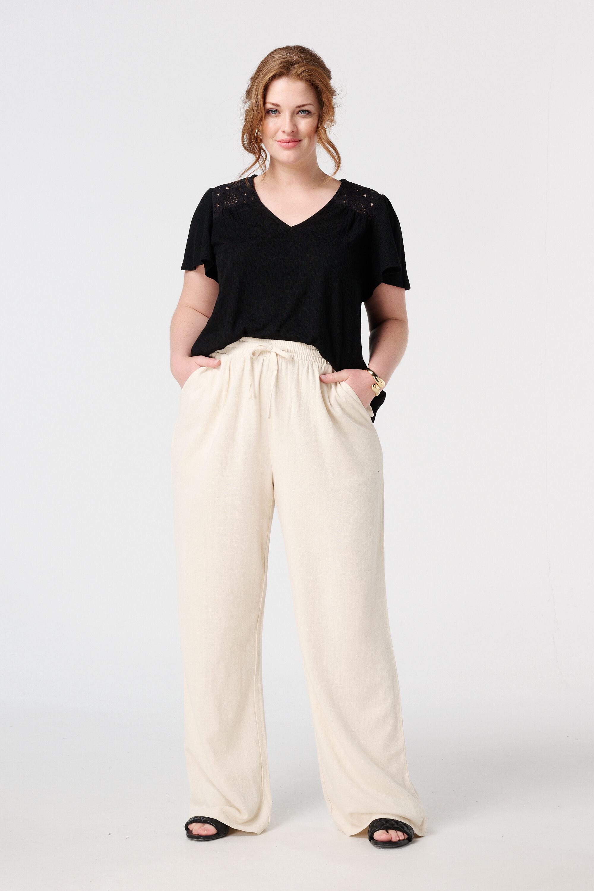 Camiseta con detalle en crochet  image number 5