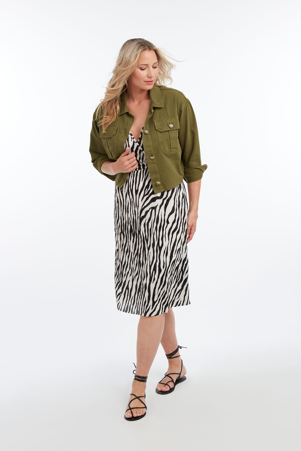 Vestido plisado con estampado de cebra  image number 6