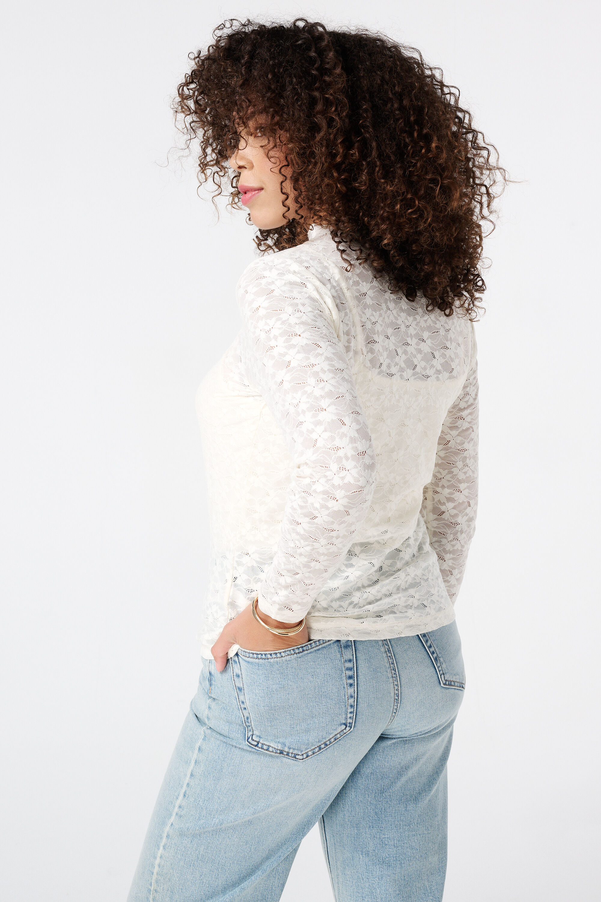 Top de encaje con cuello cerrado image number 3