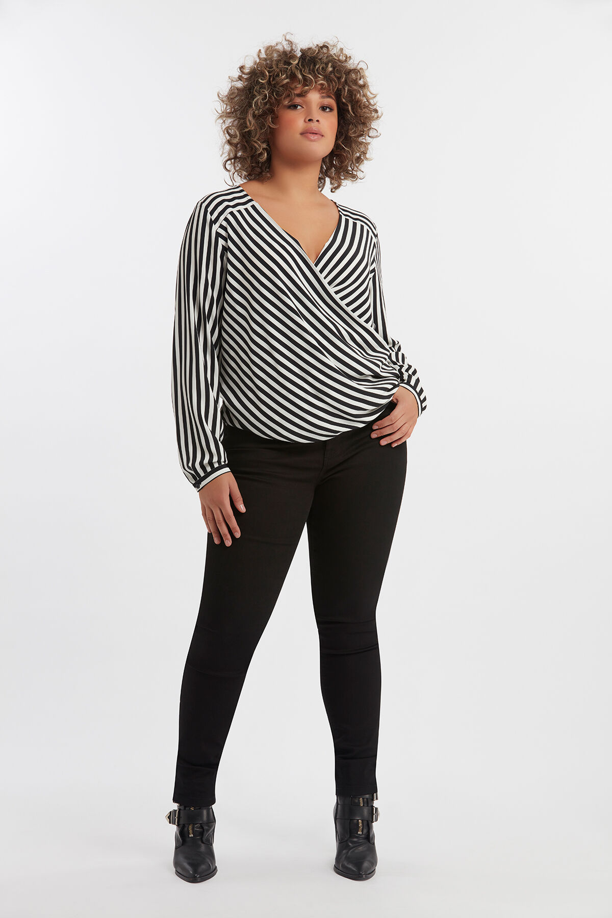 Blusa cruzada de rayas image number 3