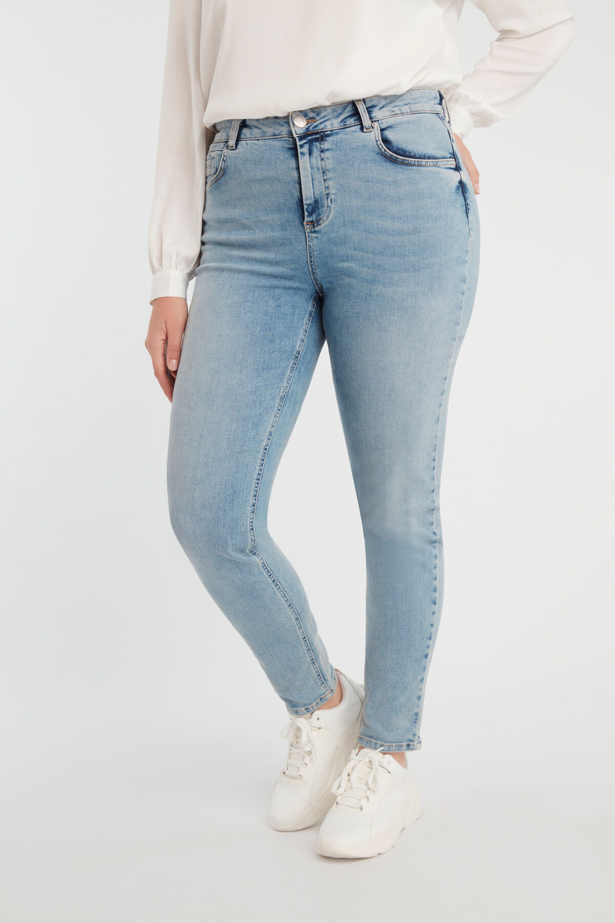 Vaqueros de pernera estrecha IRIS image number 4