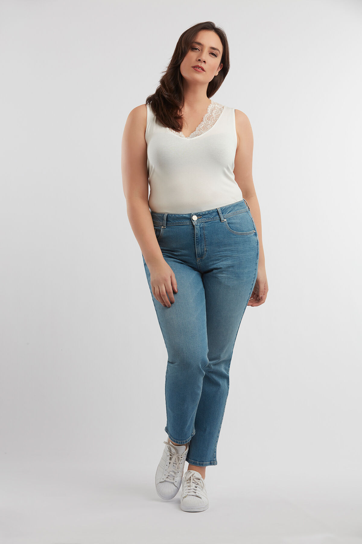 Vaqueros holgados modelo ROSE image number 5