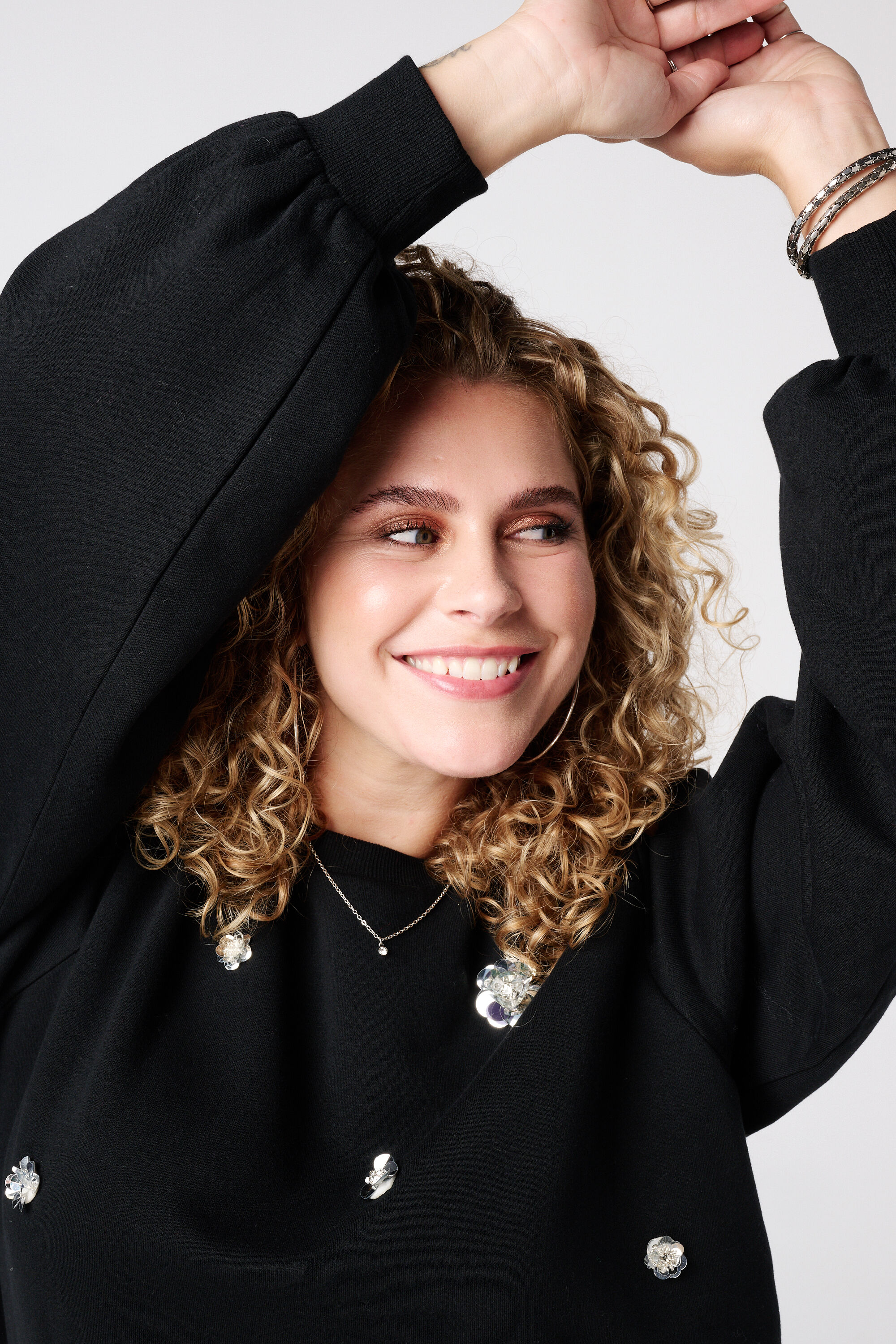 Jersey con flores en 3D image number 4