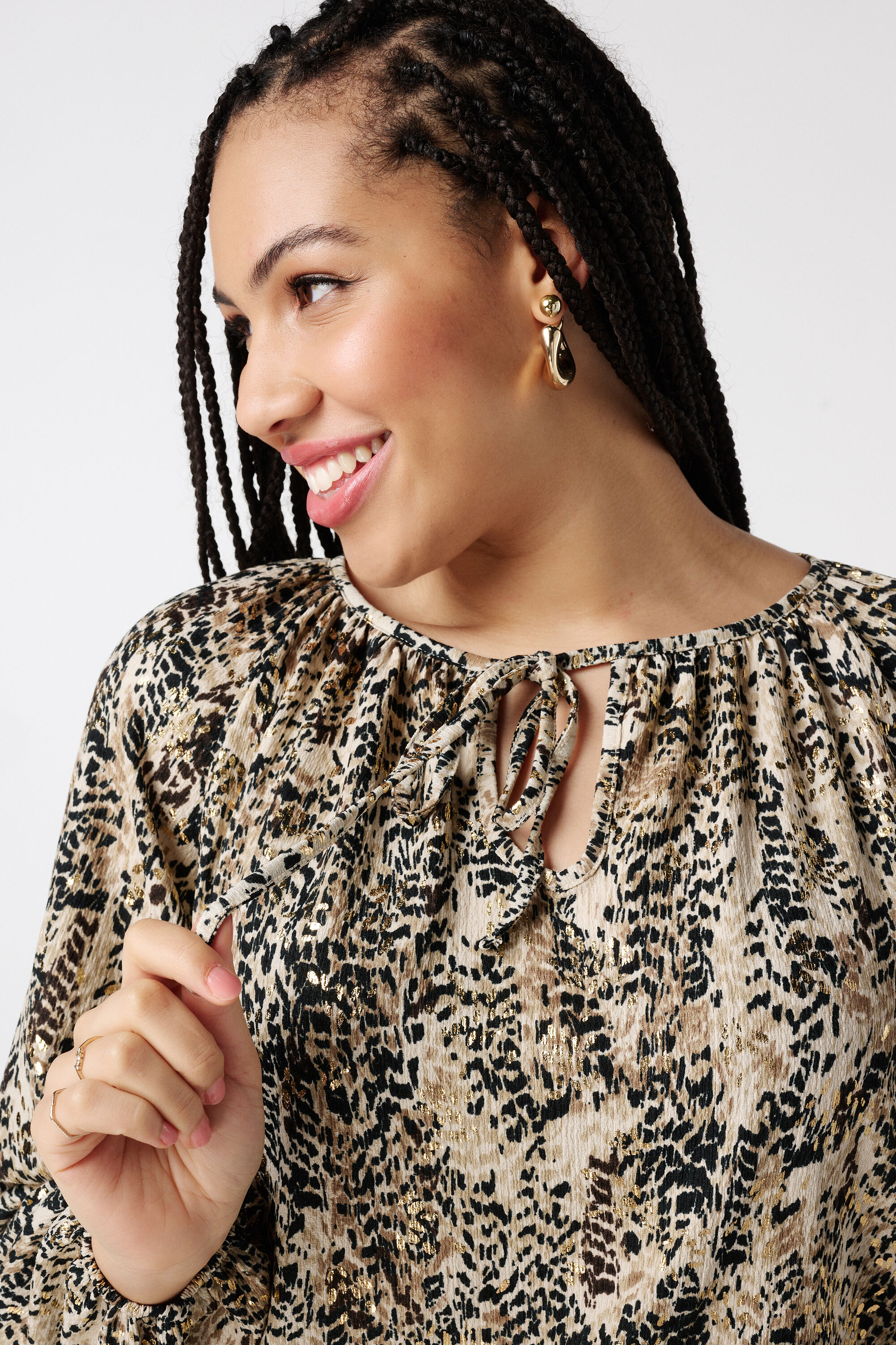 Top con detalles met&aacute;licos image number 4