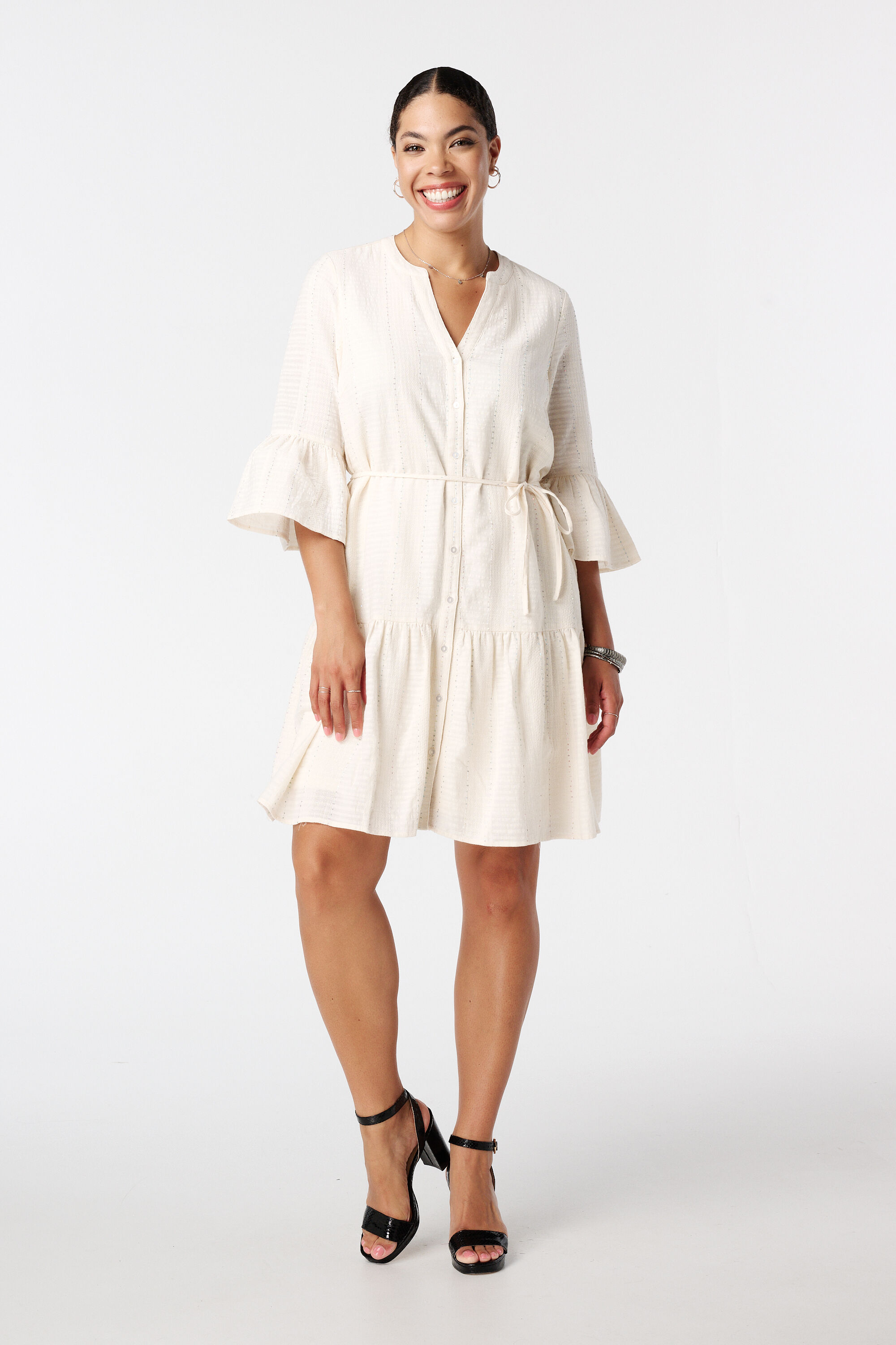 Vestido con lentejuelas decorativas image number 5