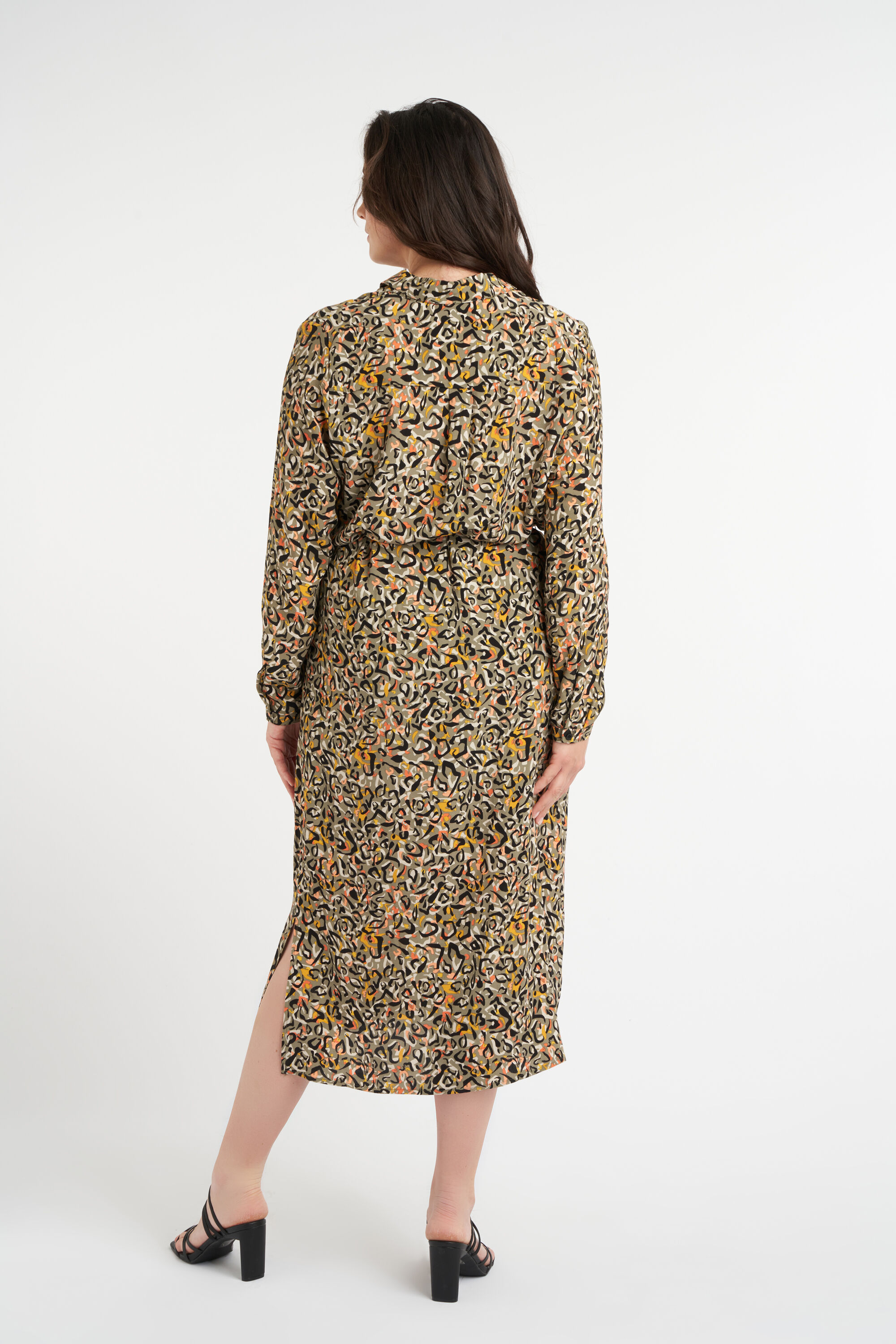 Vestido largo con cinto atado image number 4