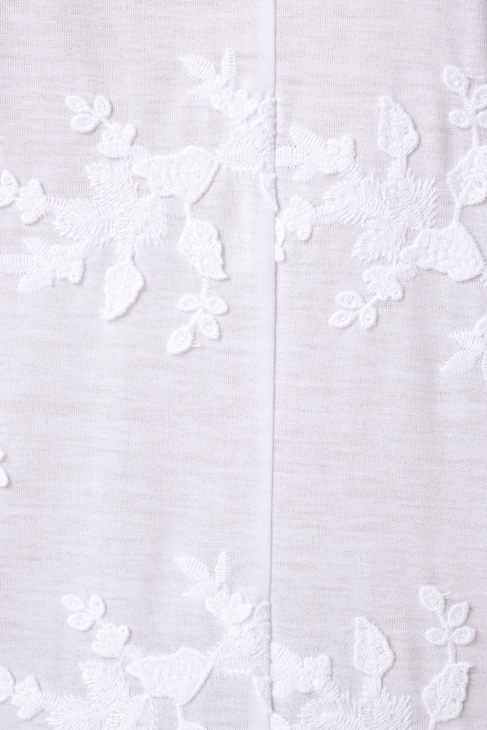 Camiseta con bordado image number 6