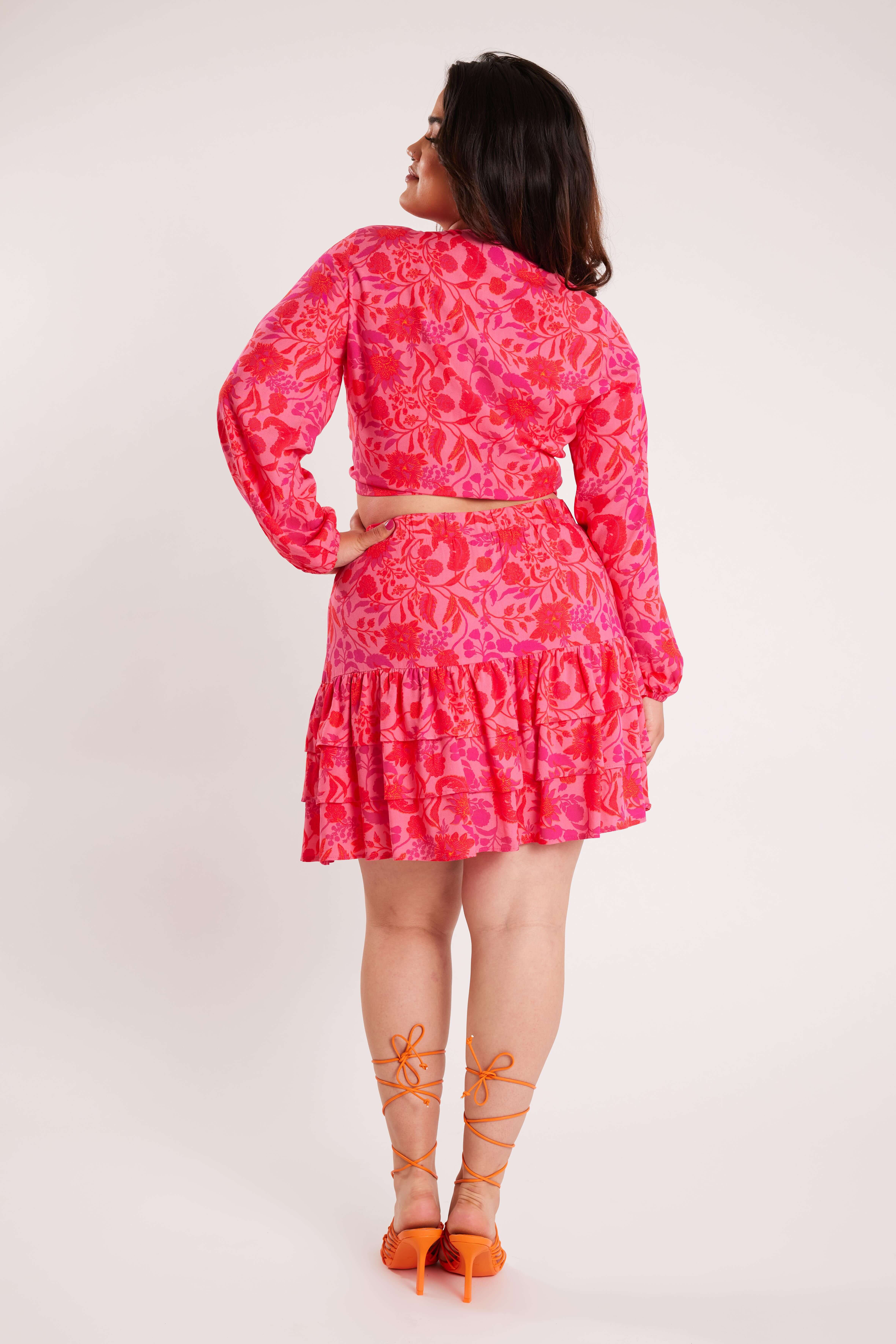 Top corto con un lazo image number 5