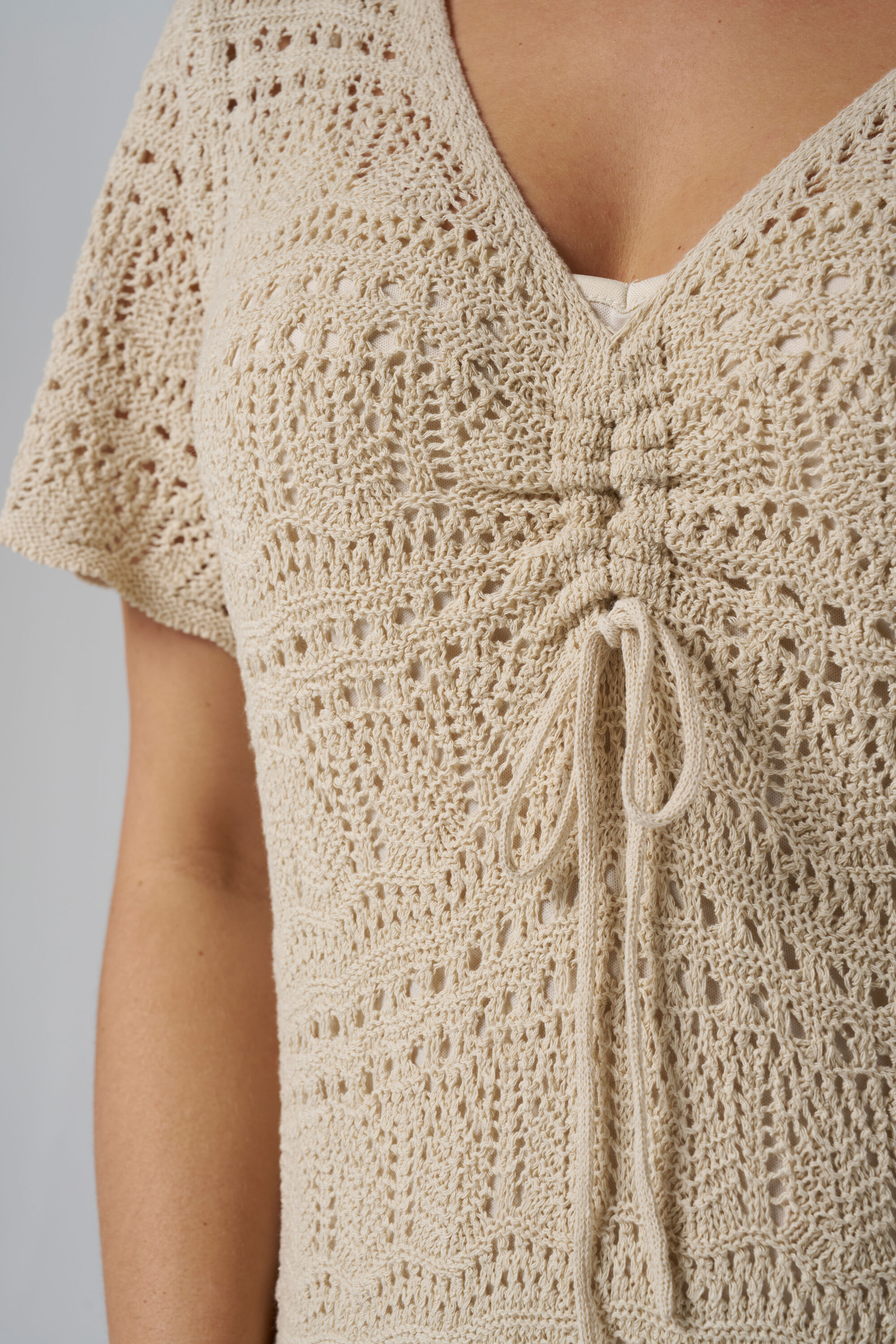 Vestido de ganchillo con un lazo como detalle image number 4