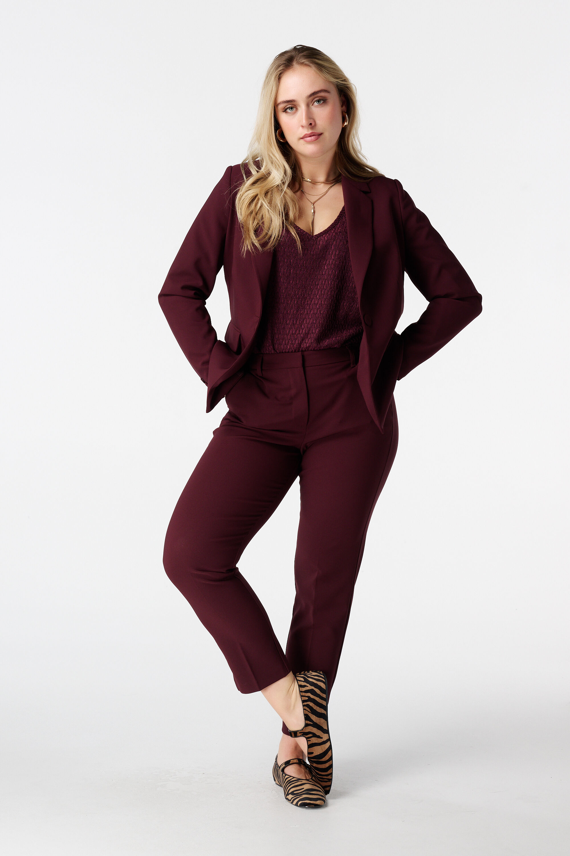 Pantal&oacute;n recto con cintura el&aacute;stica