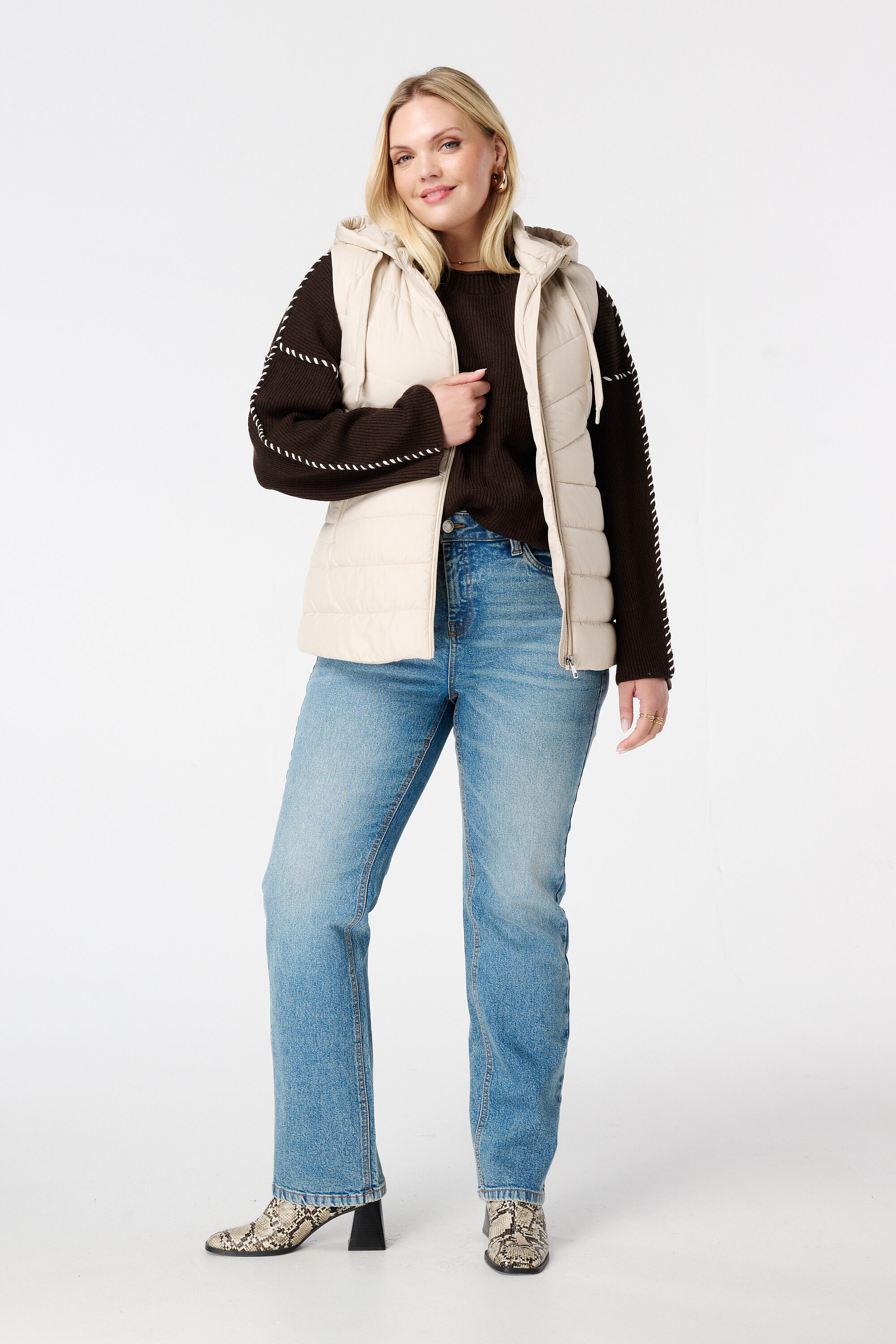 Chaleco acolchado con capucha image number 5