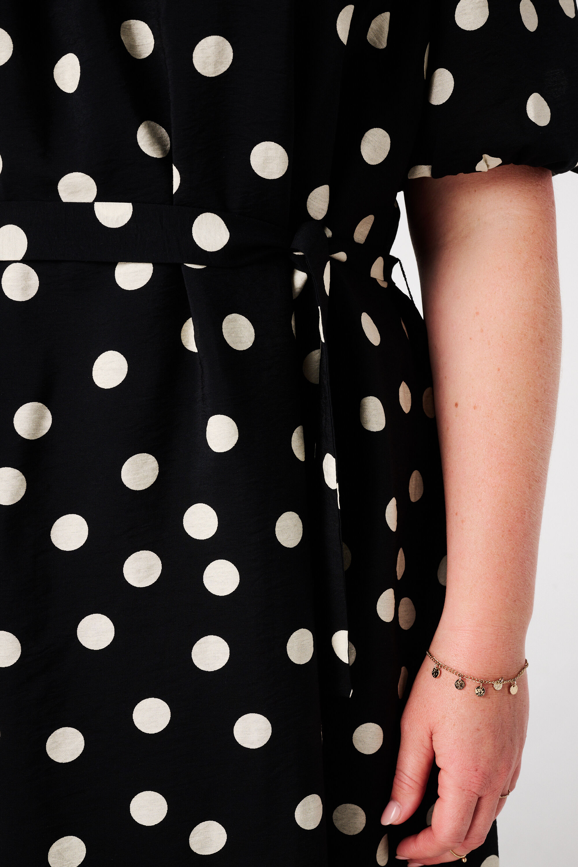 Vestido midi con lunares image number 5