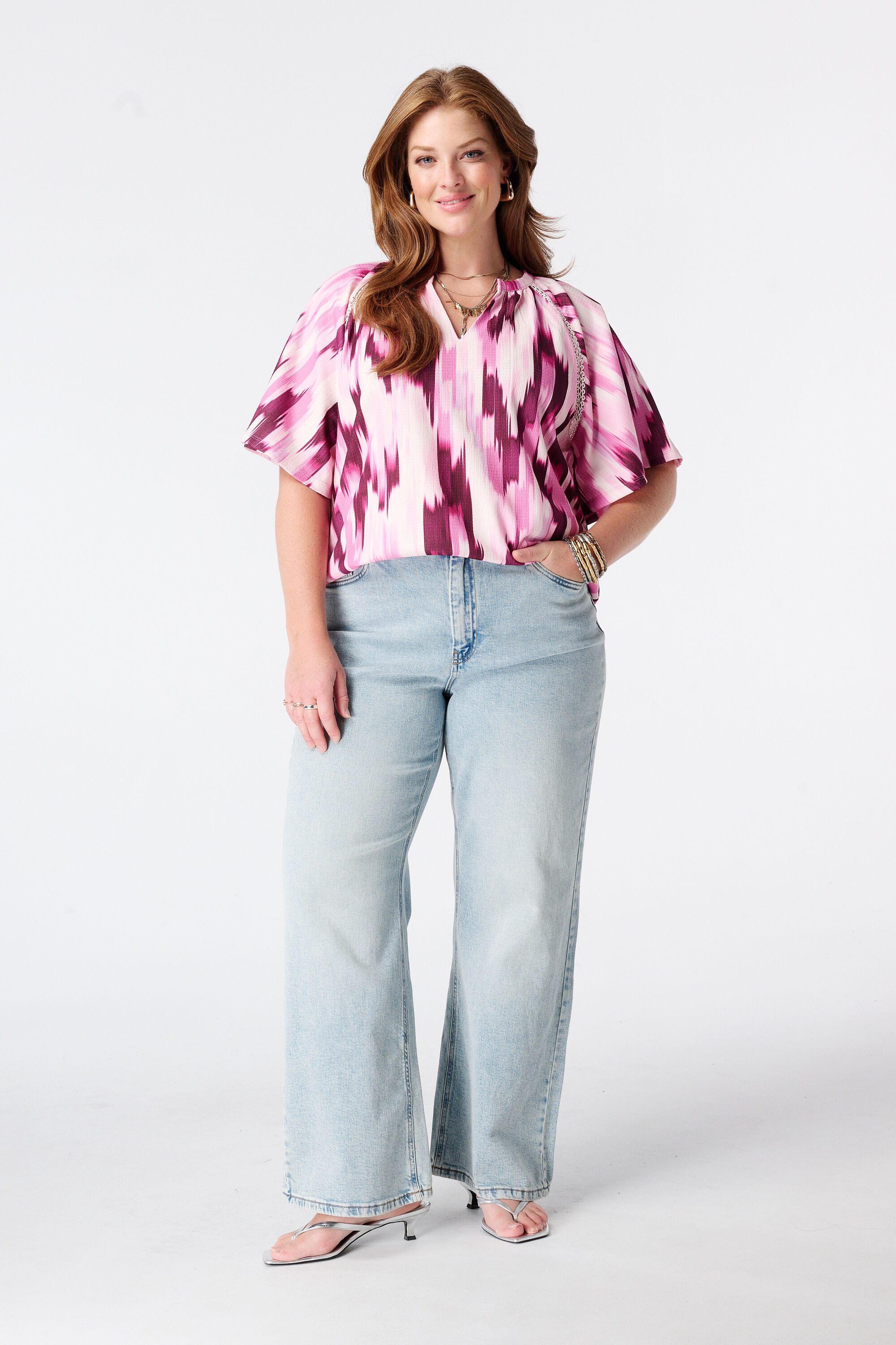Top con estampado y escote en V image number 5