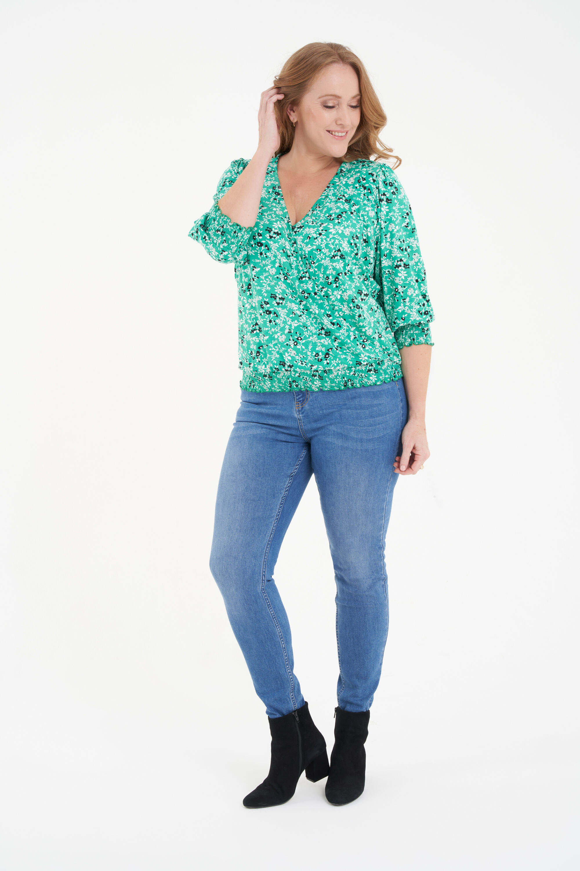 Top cruzado con estampado image number 6