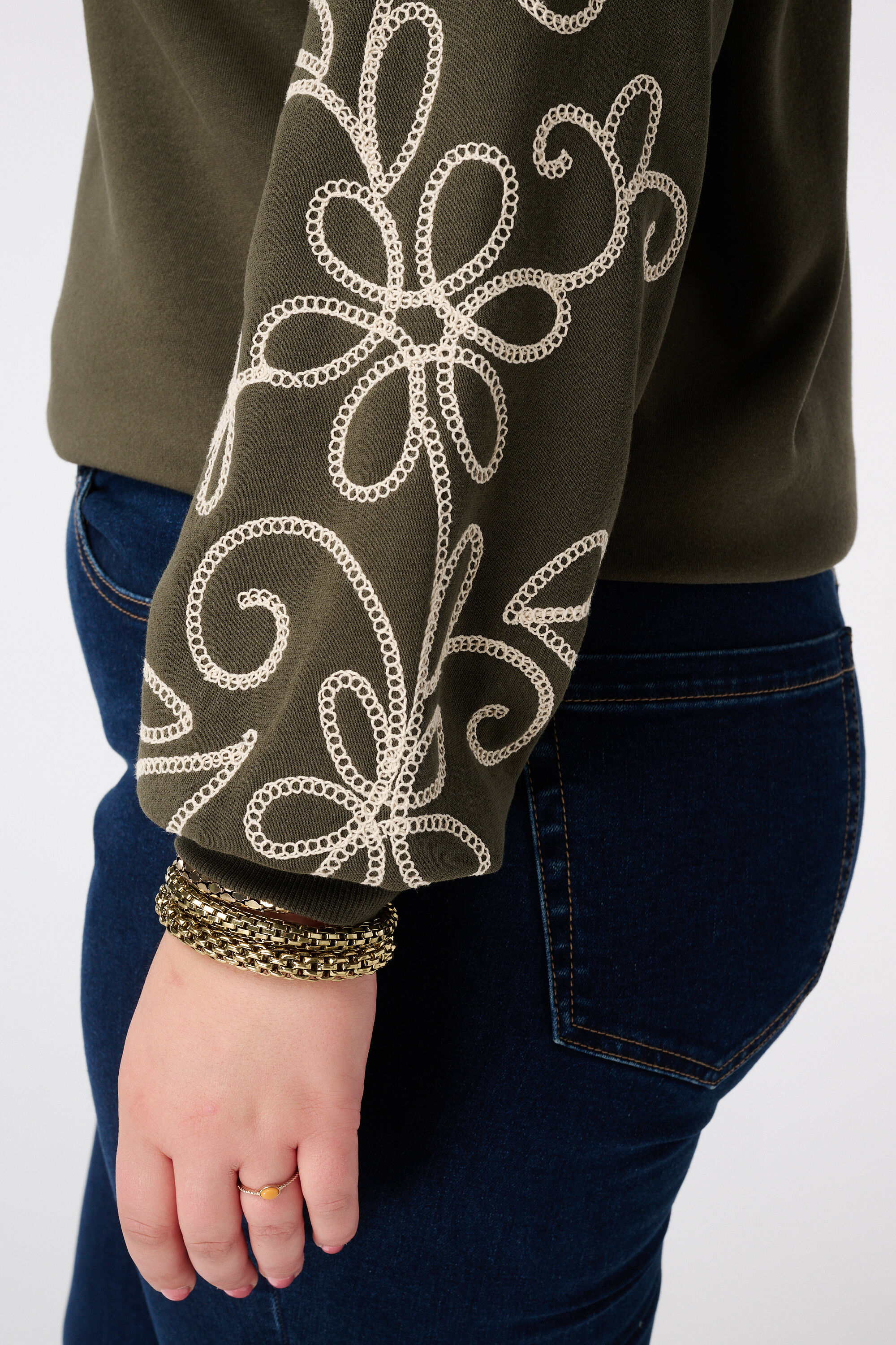 Jersey con detalles bordados image number 6