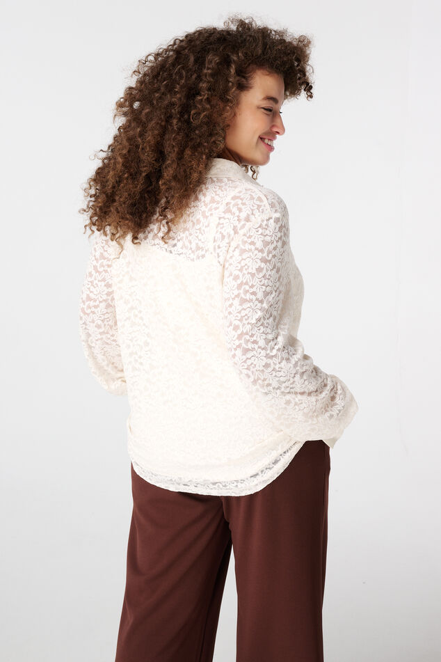 Top con encaje y lentejuelas image number 3