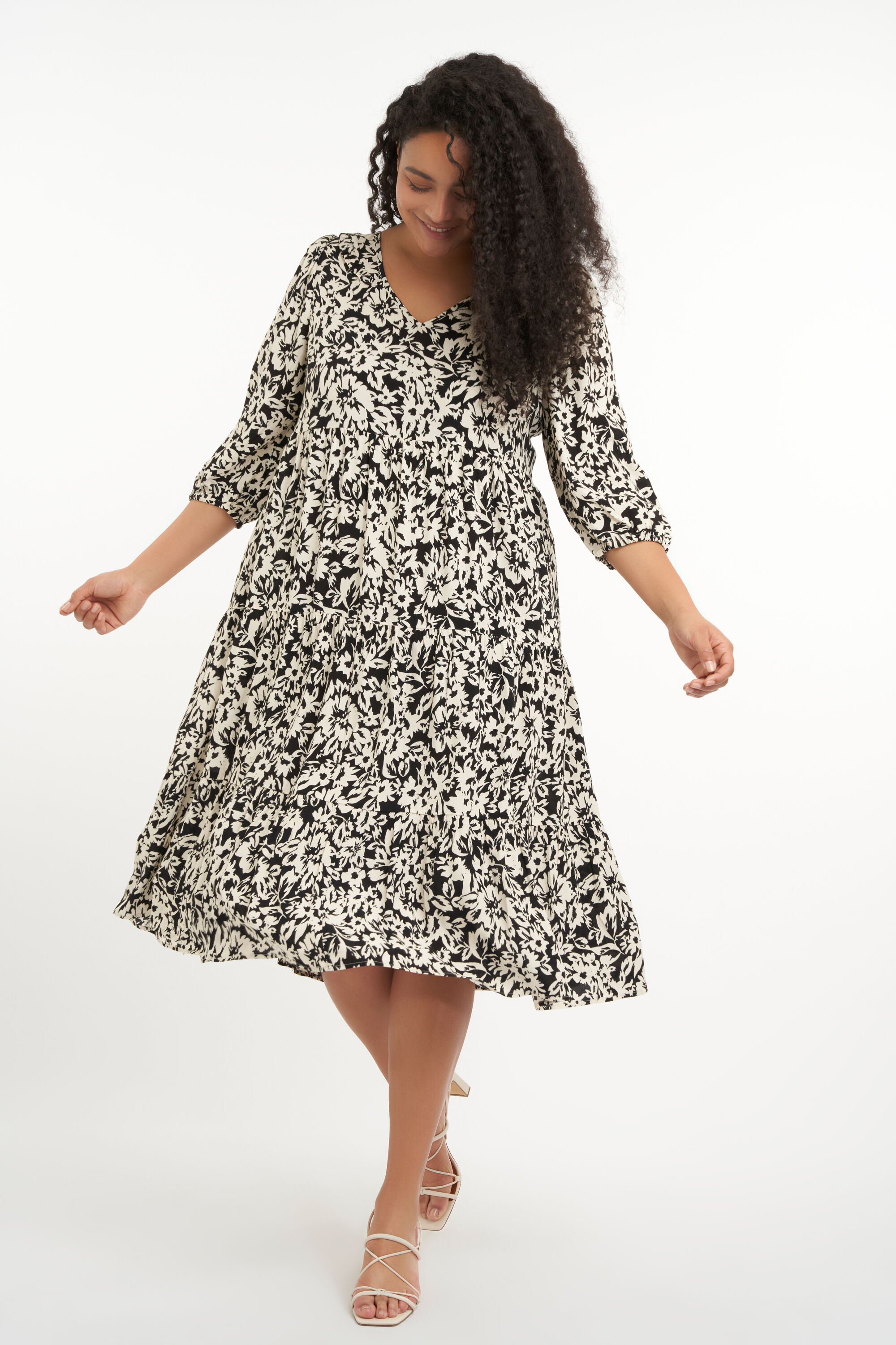 Vestido largo con estampado  image number 5