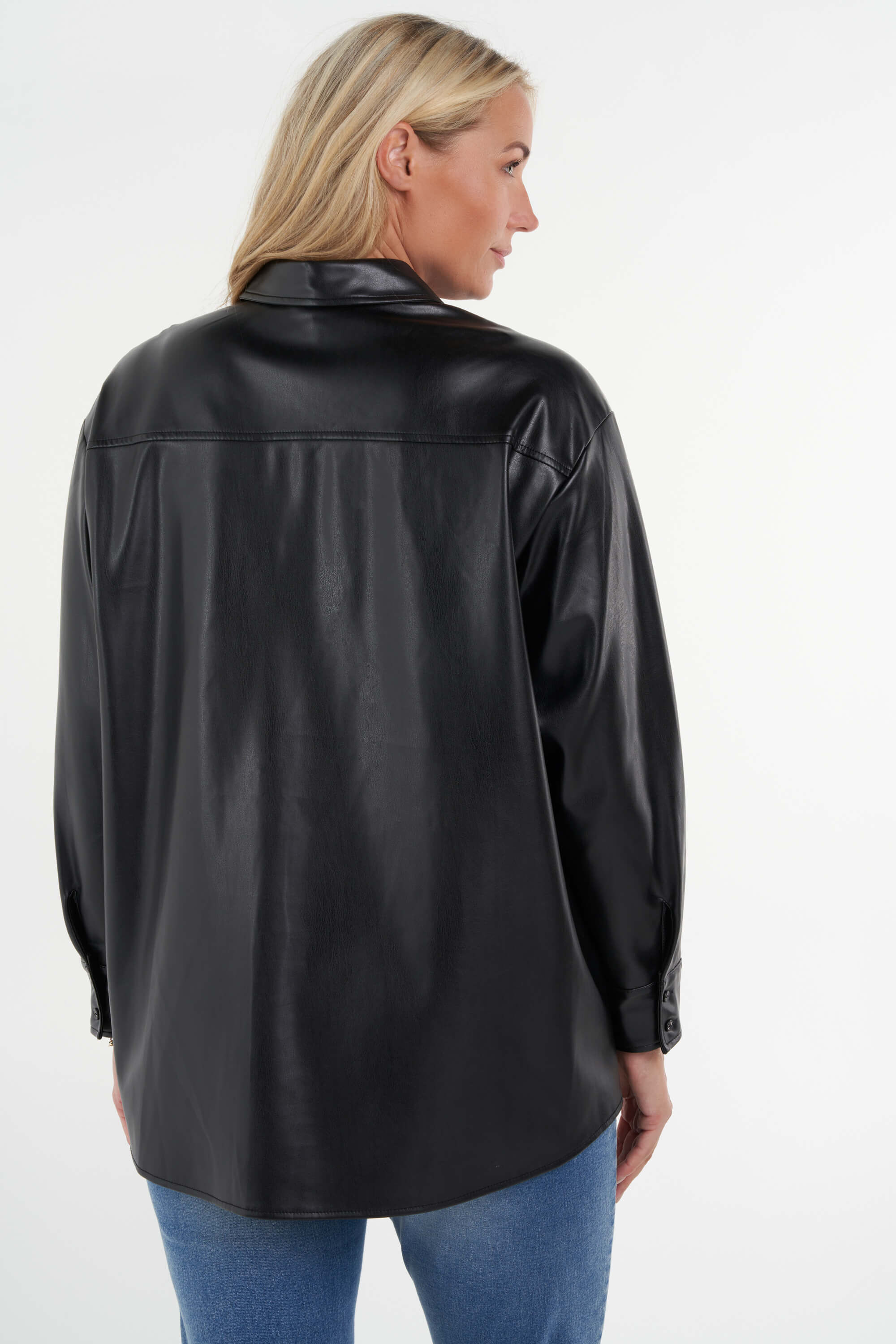 Blusa de cuero sint&eacute;tico image number 3