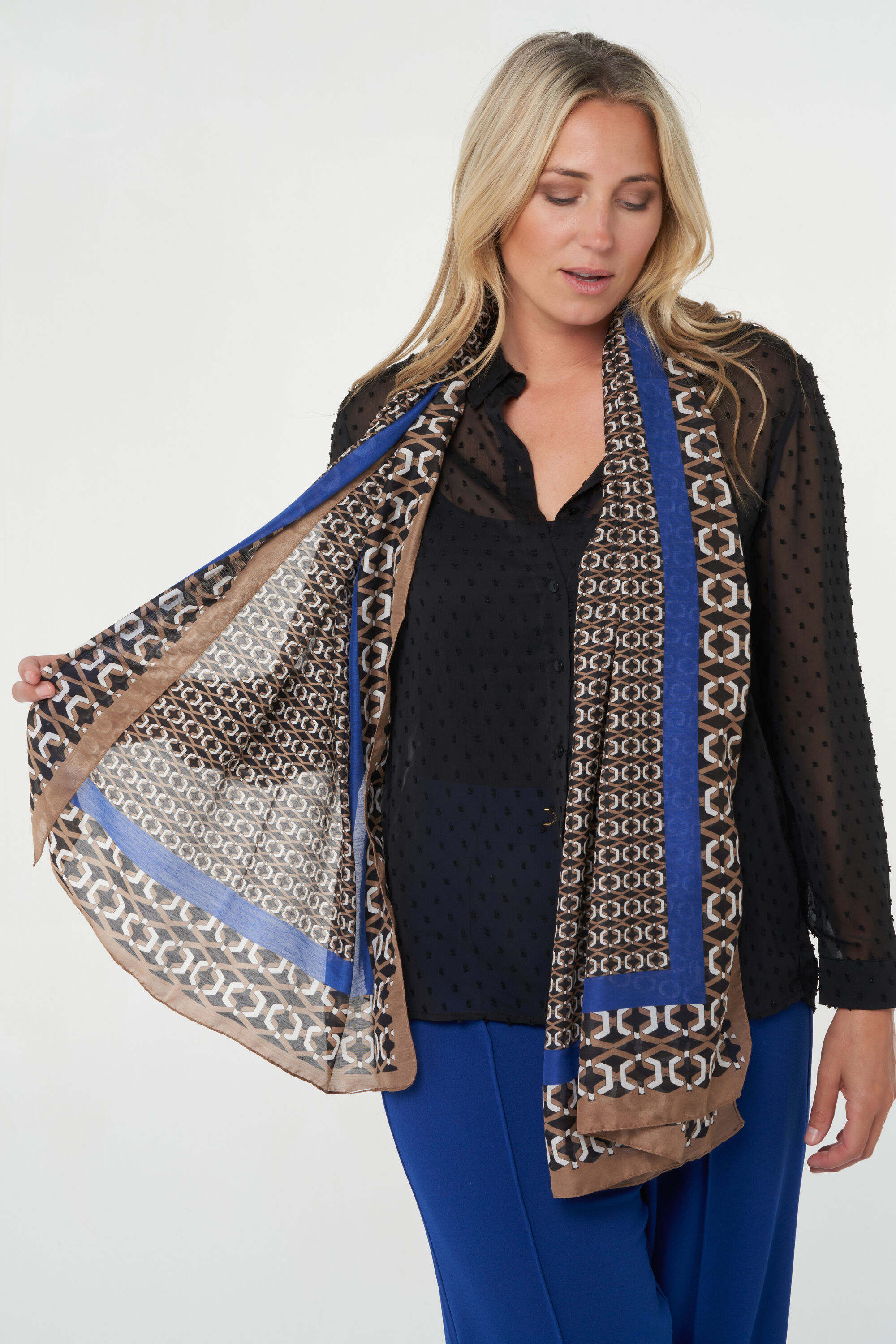 Bufanda con estampado gr&aacute;fico image number 0