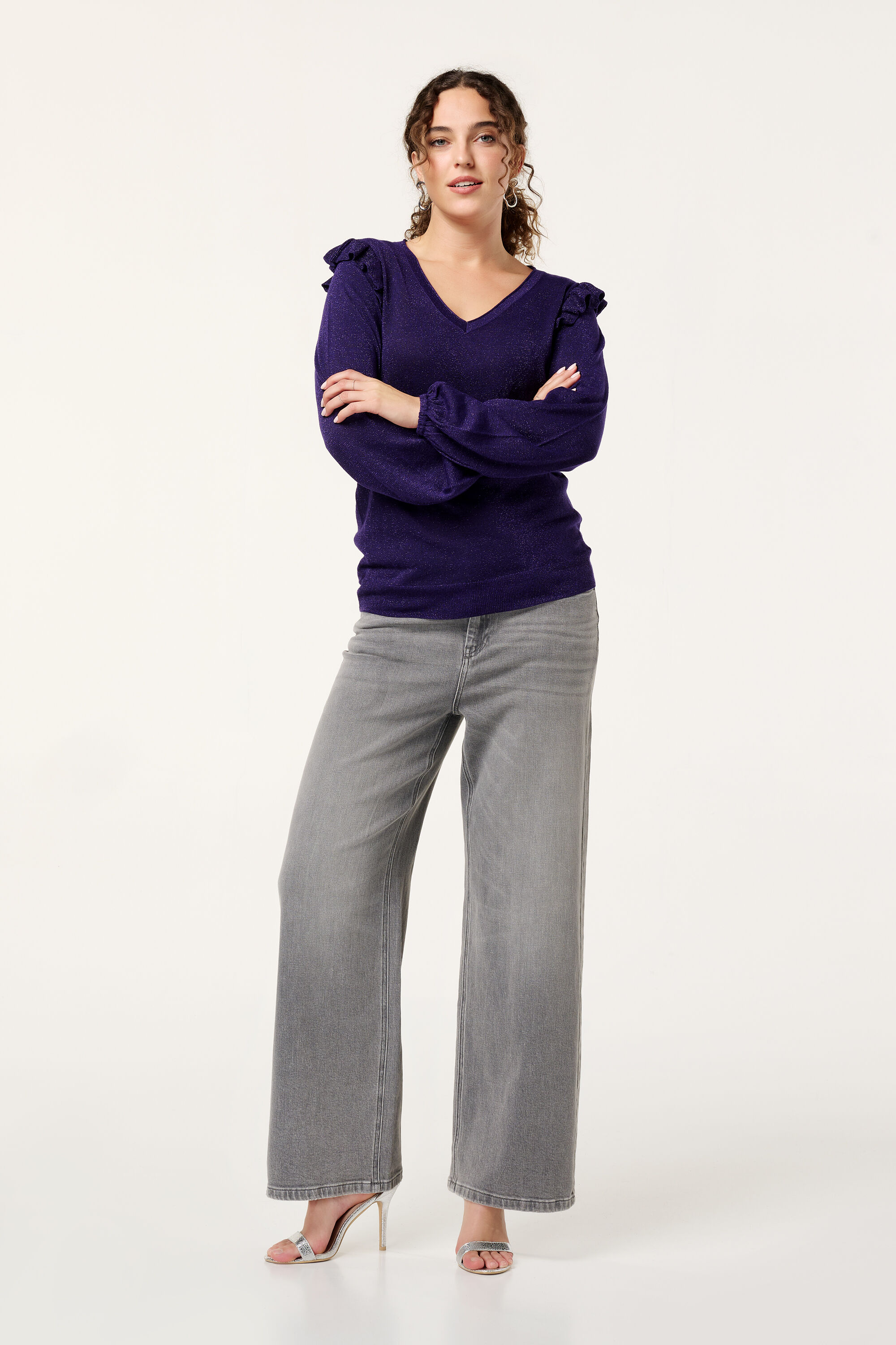 Su&eacute;ter con volantes y purpurina image number 5