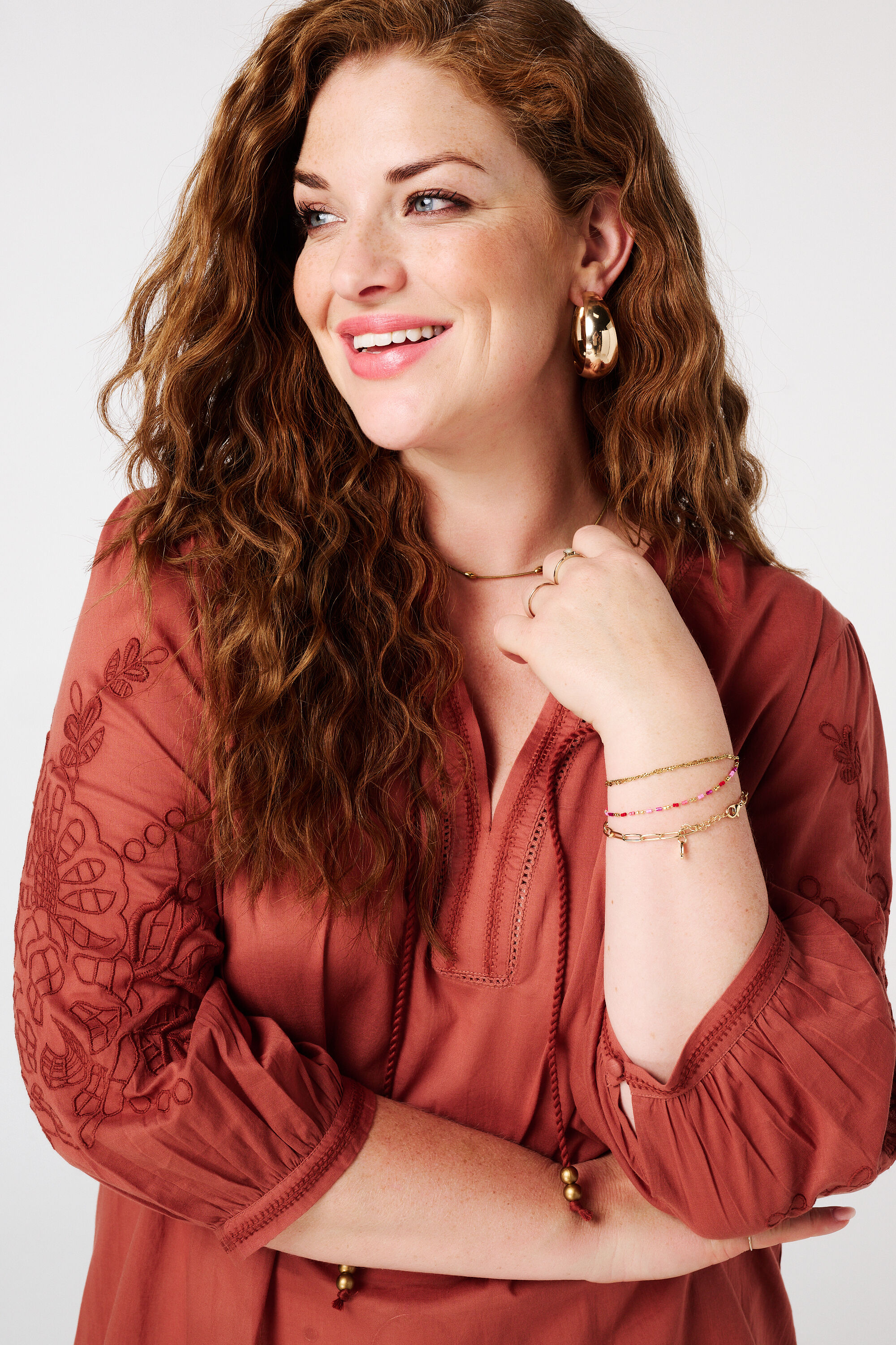 Blusa con bordado image number 4