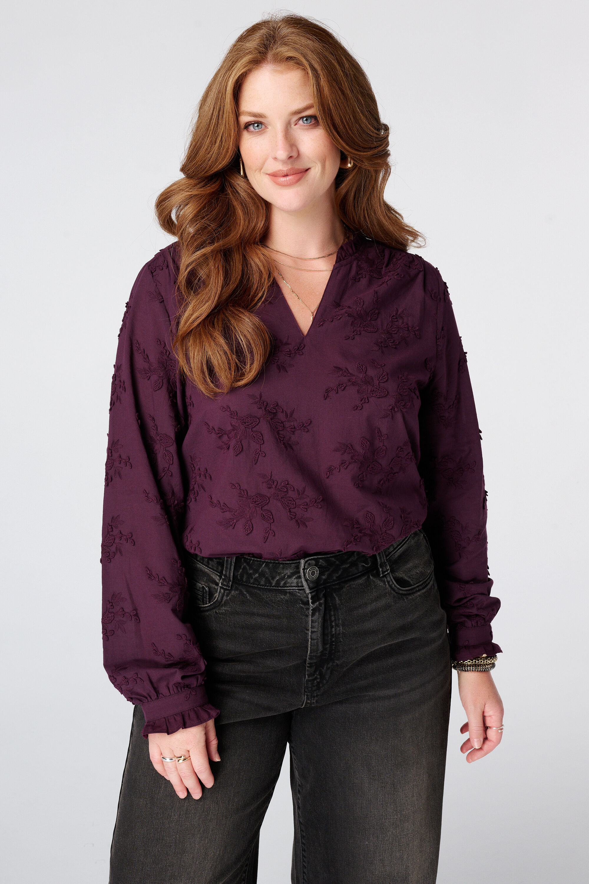 Blusa con bordados image number 0