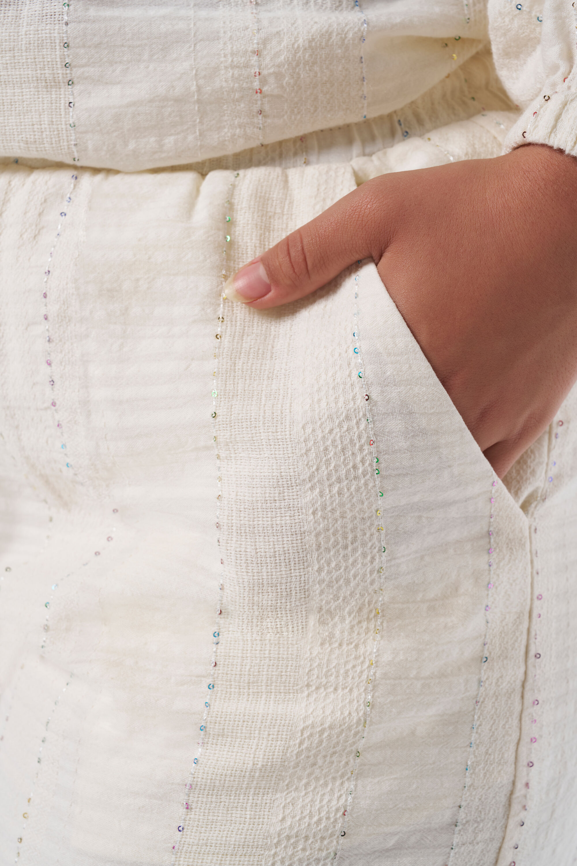 Shorts con lentejuelas como detalle image number 4