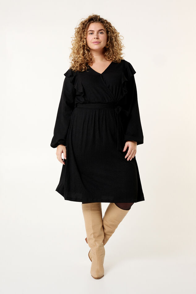 Vestido con volantes como detalle image number 6