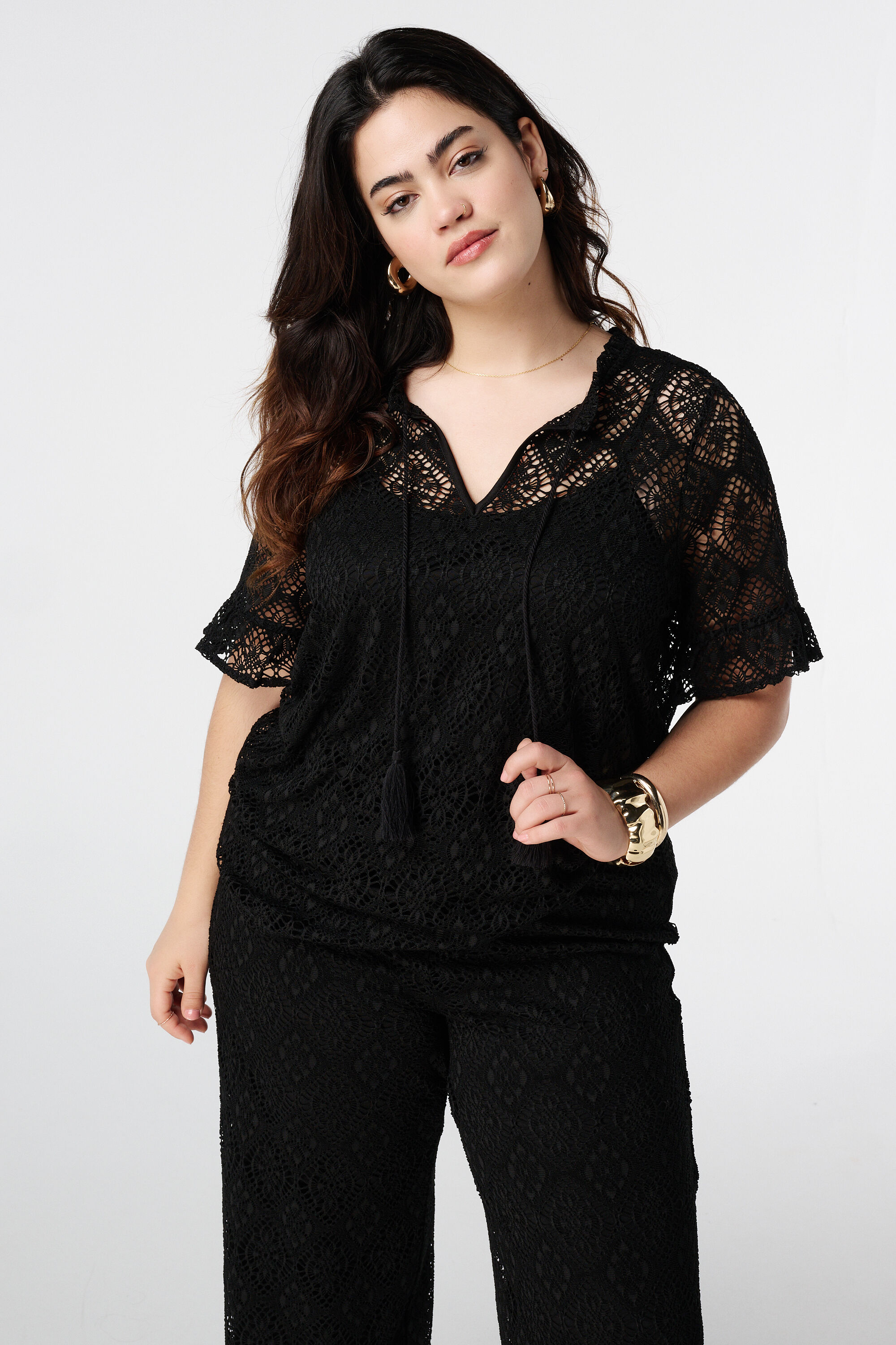 Top de encaje con manga corta  image number 4