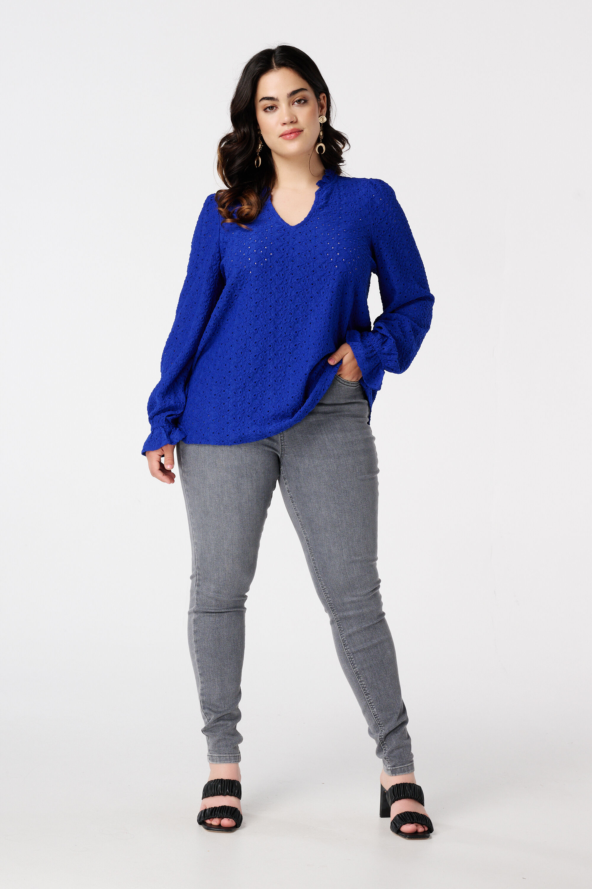 Top con bordado image number 5