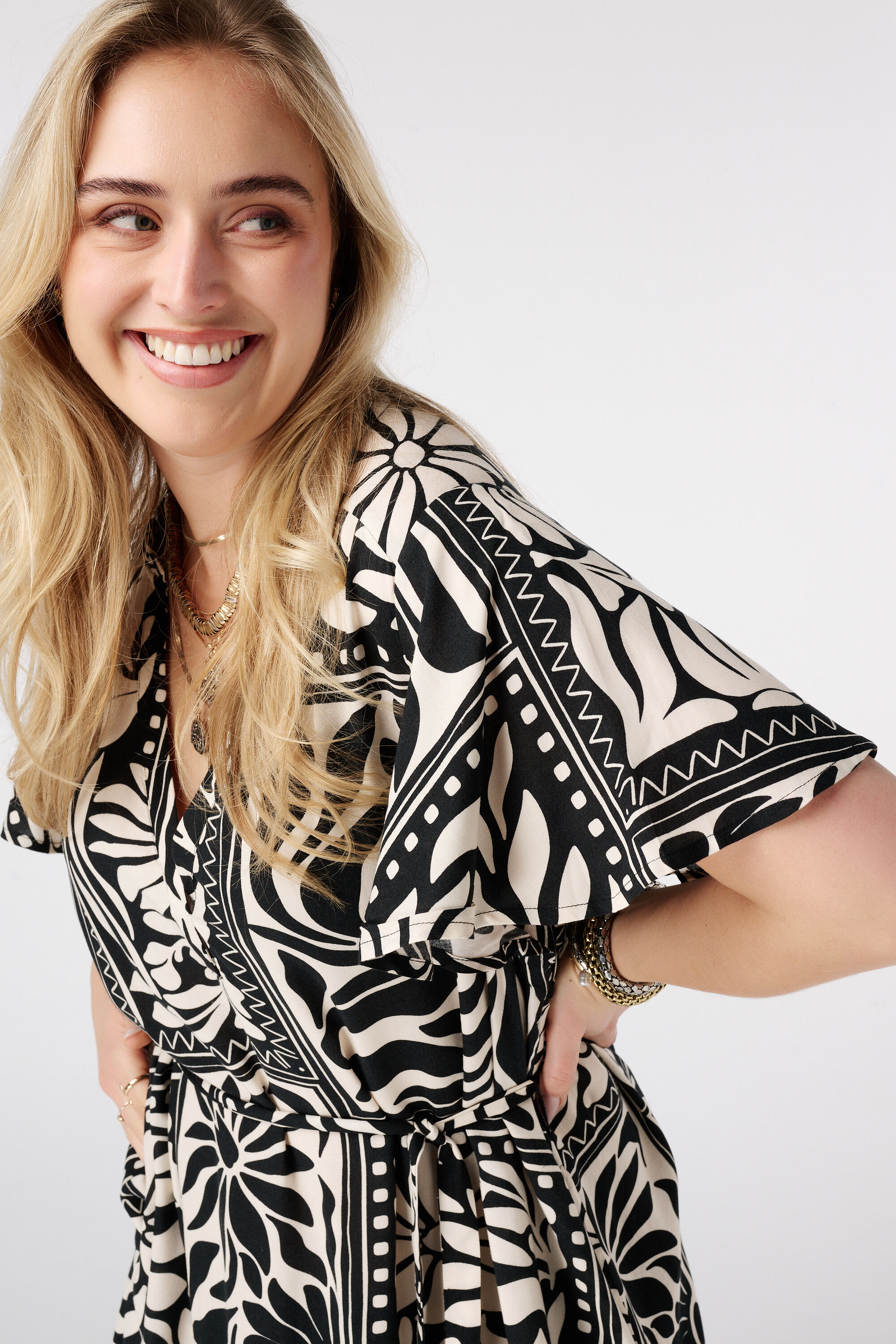 Vestido con cintur&oacute;n image number 4