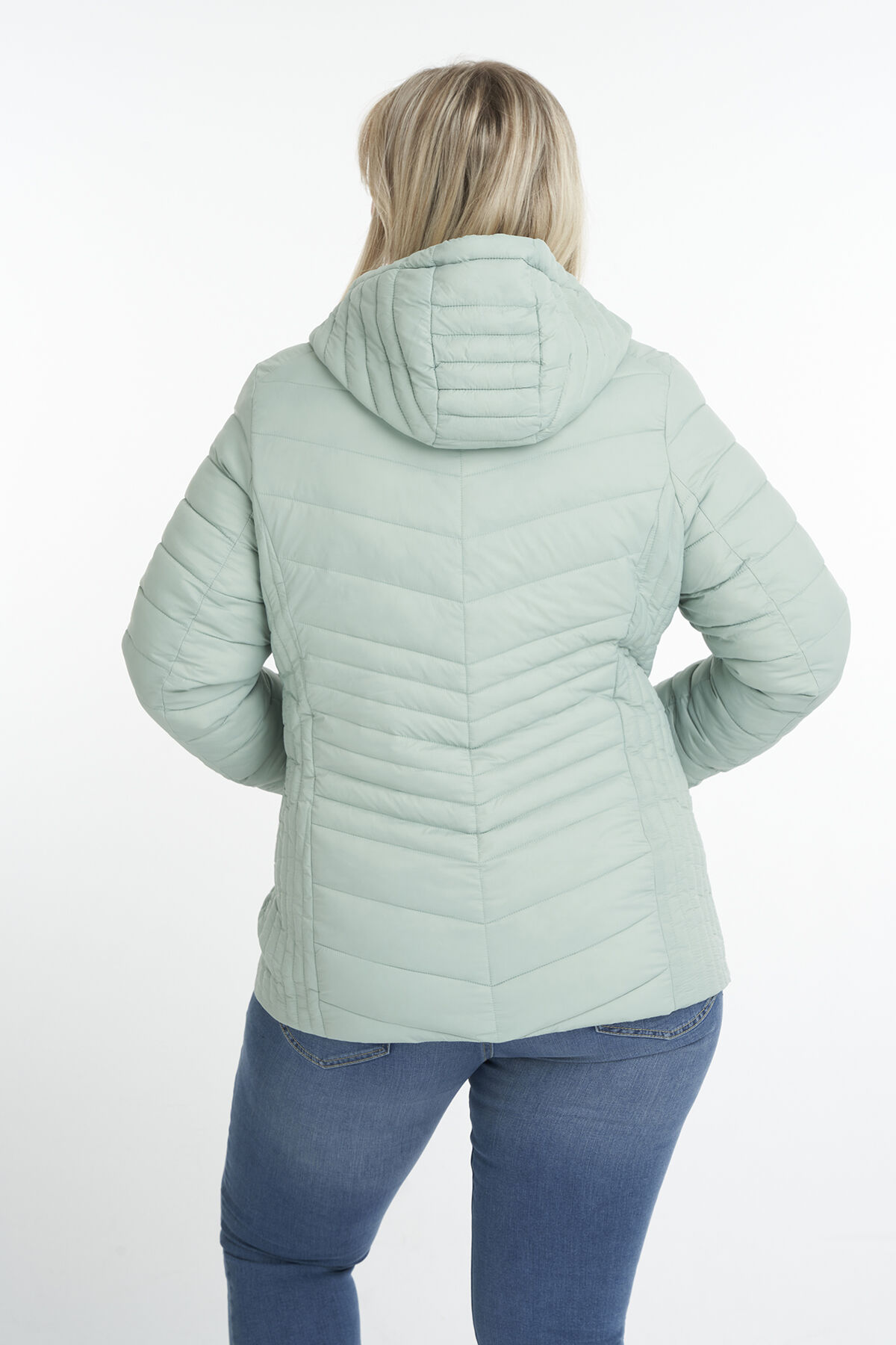 Chaqueta acolchada con capucha  image number 3