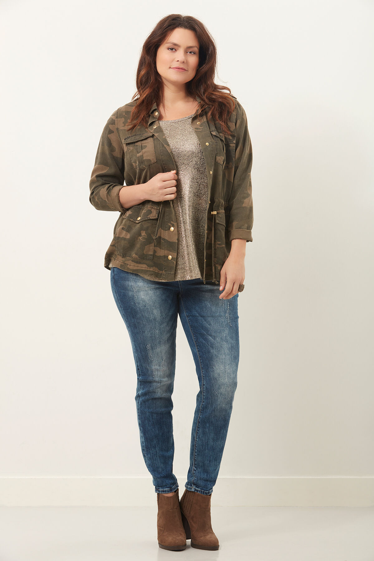 Chaqueta militar con estampado de camuflaje image number 3