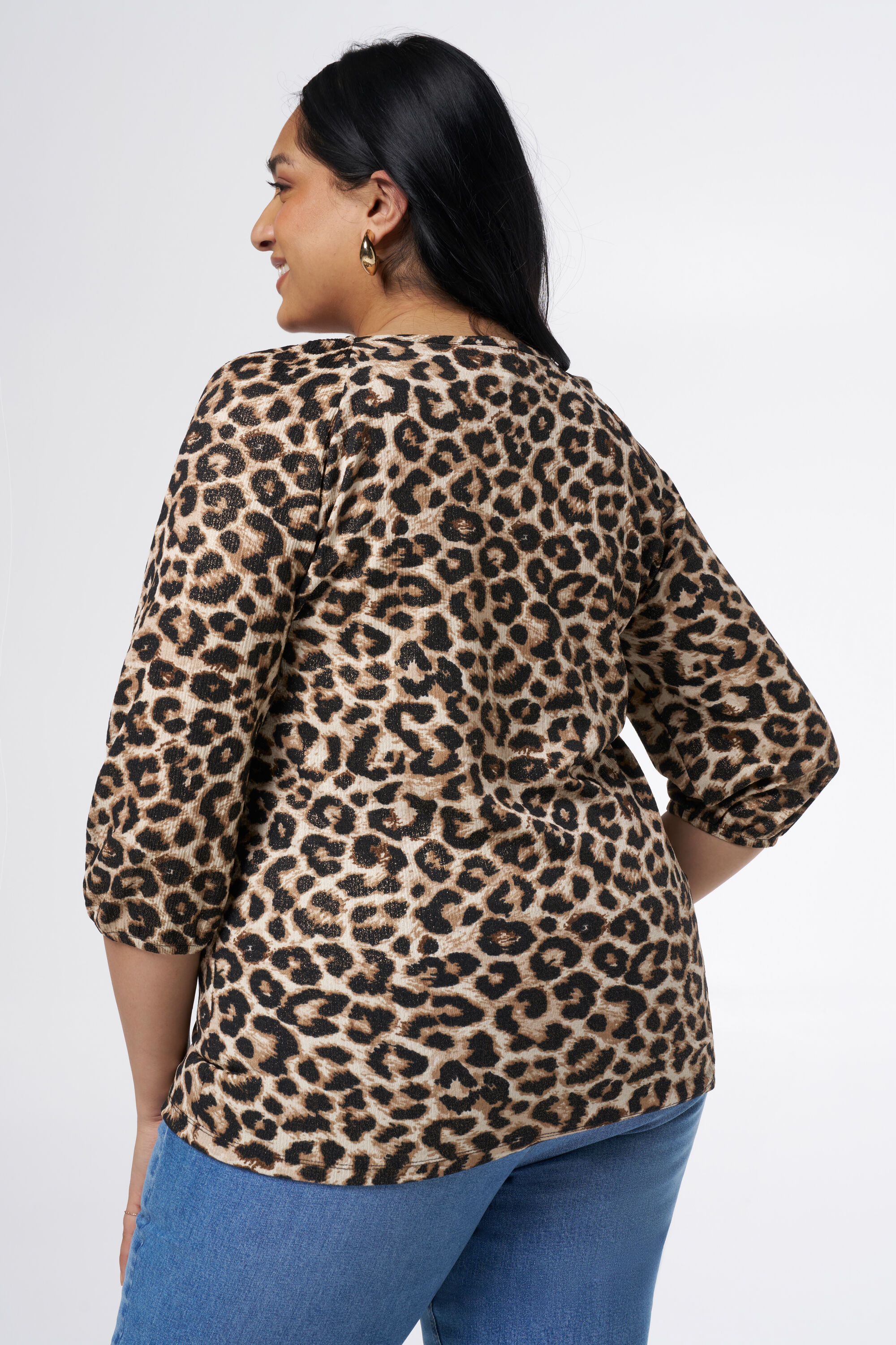 Top con estampado de pantera y purpurina image number 3