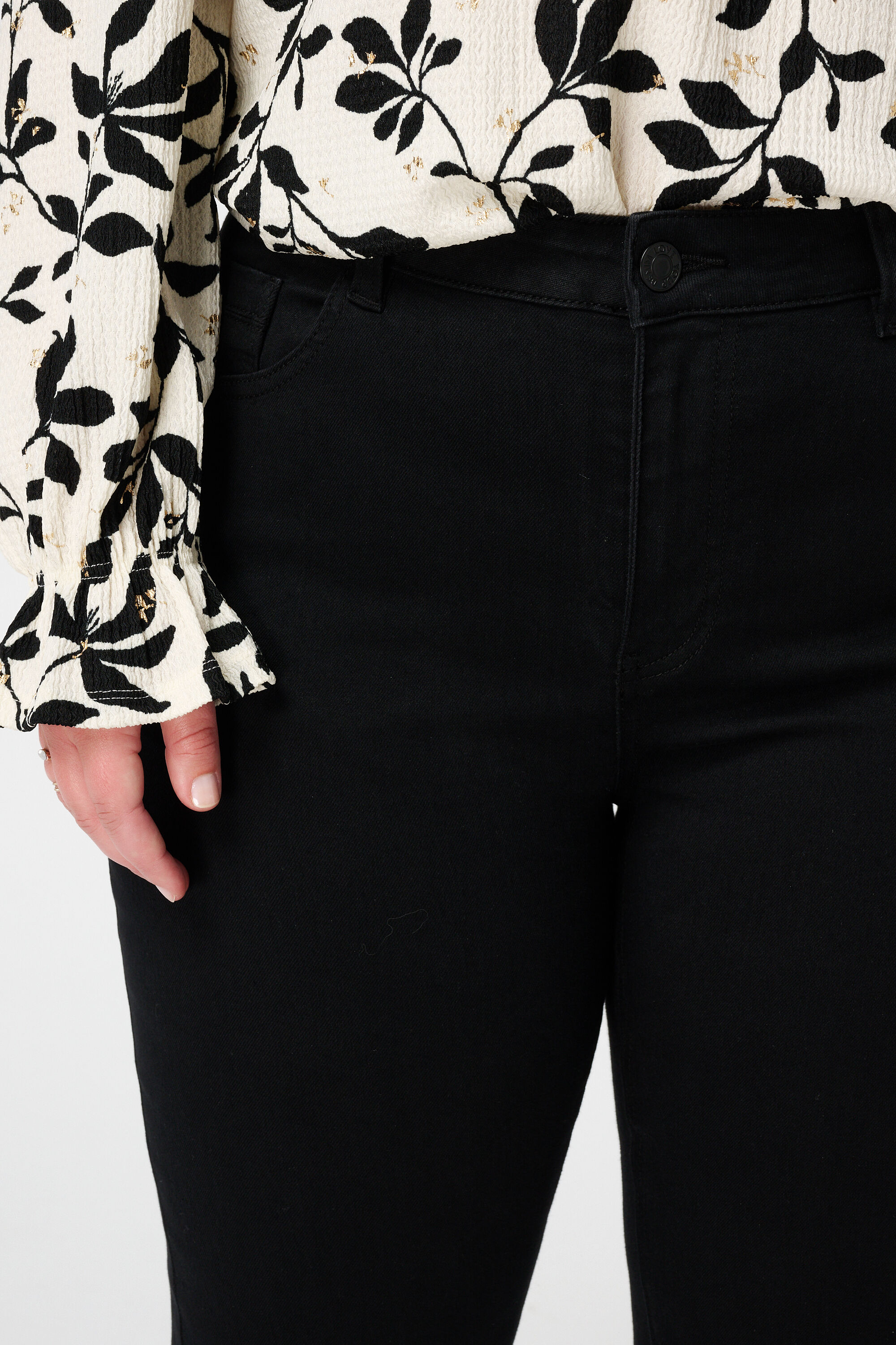 Jeans de pierna acampanada JASMIN image number 4