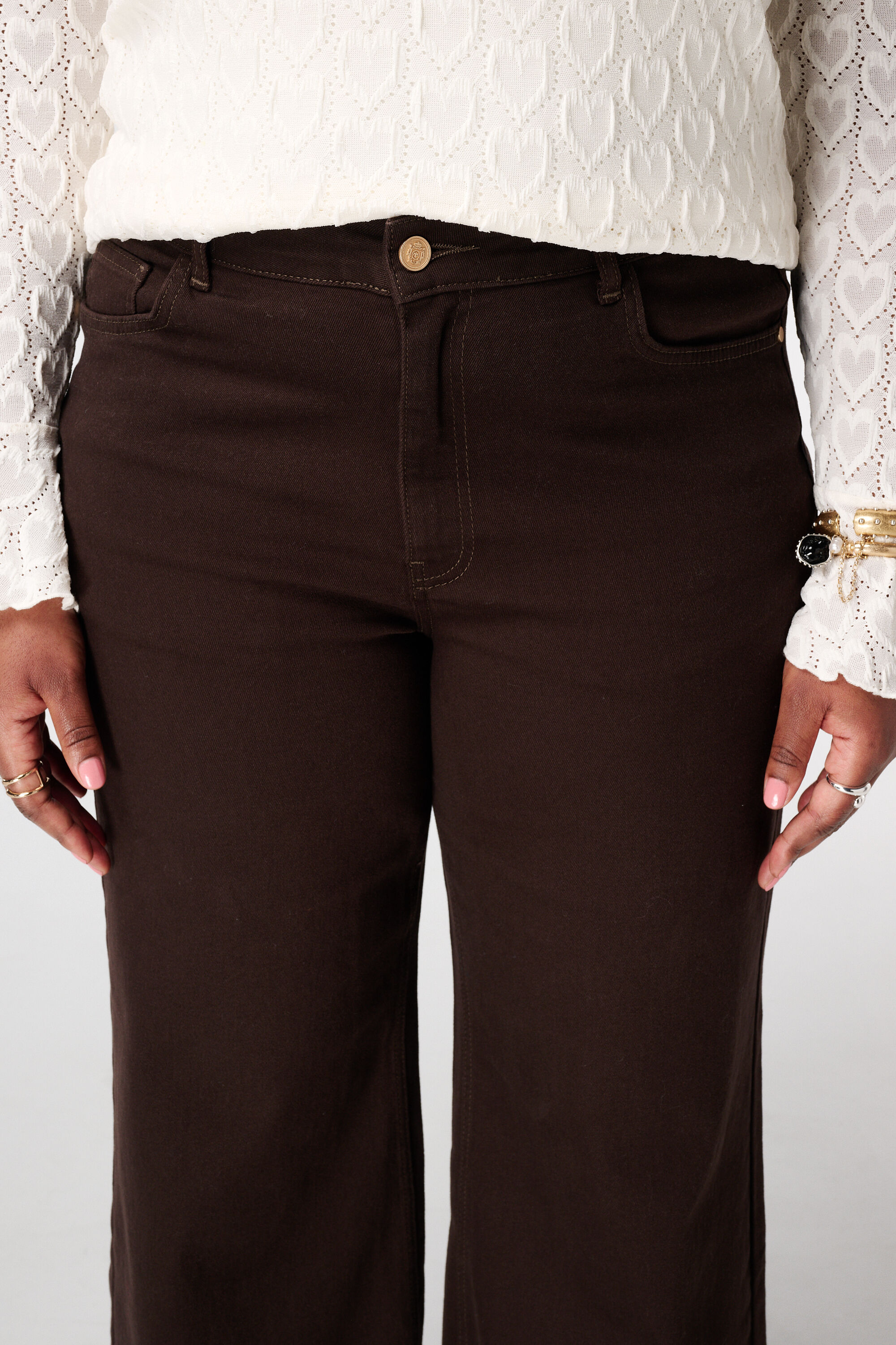 Vaqueros de pierna ancha y cintura alta image number 4