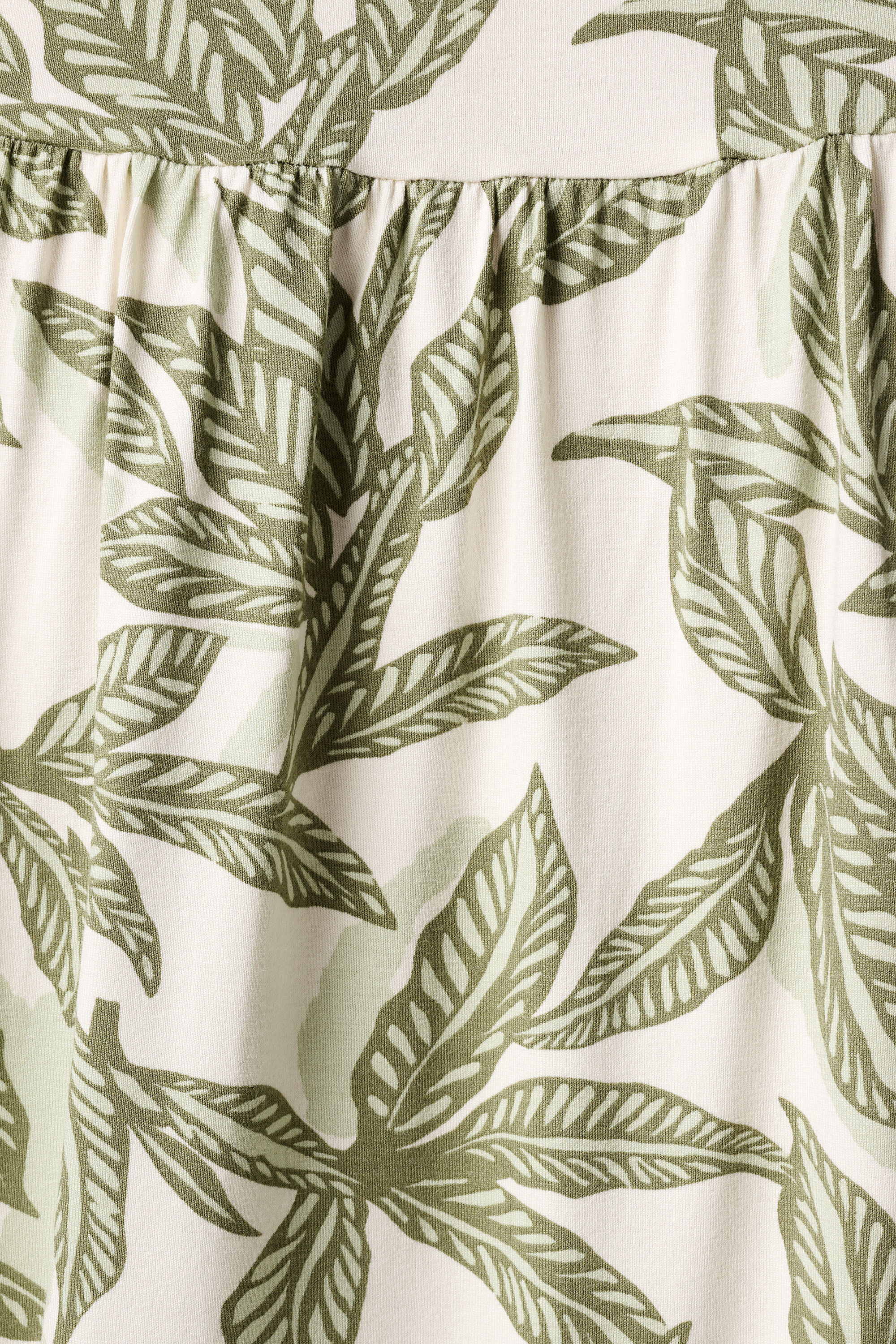 Top ligero con estampado image number 6