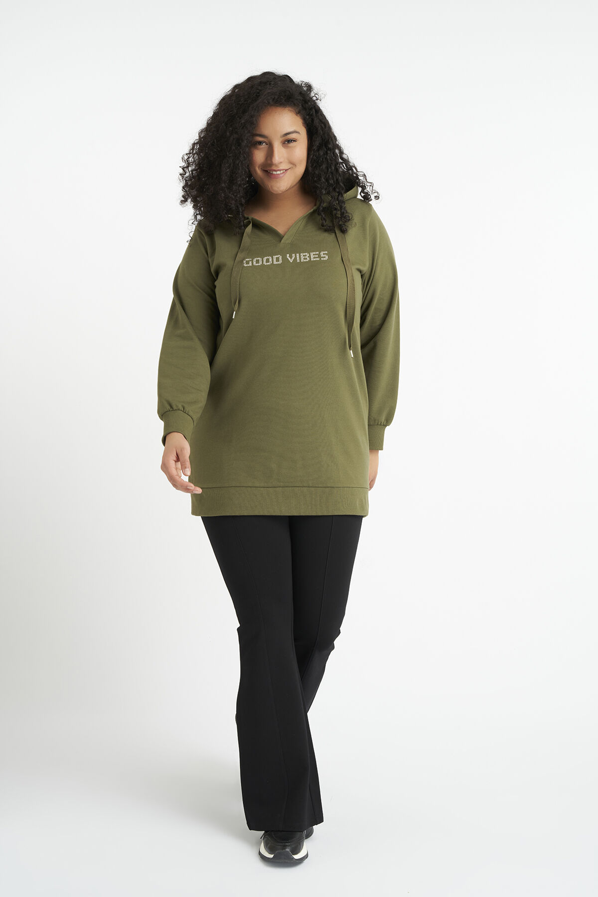 Su&eacute;ter largo con texto impreso image number 5