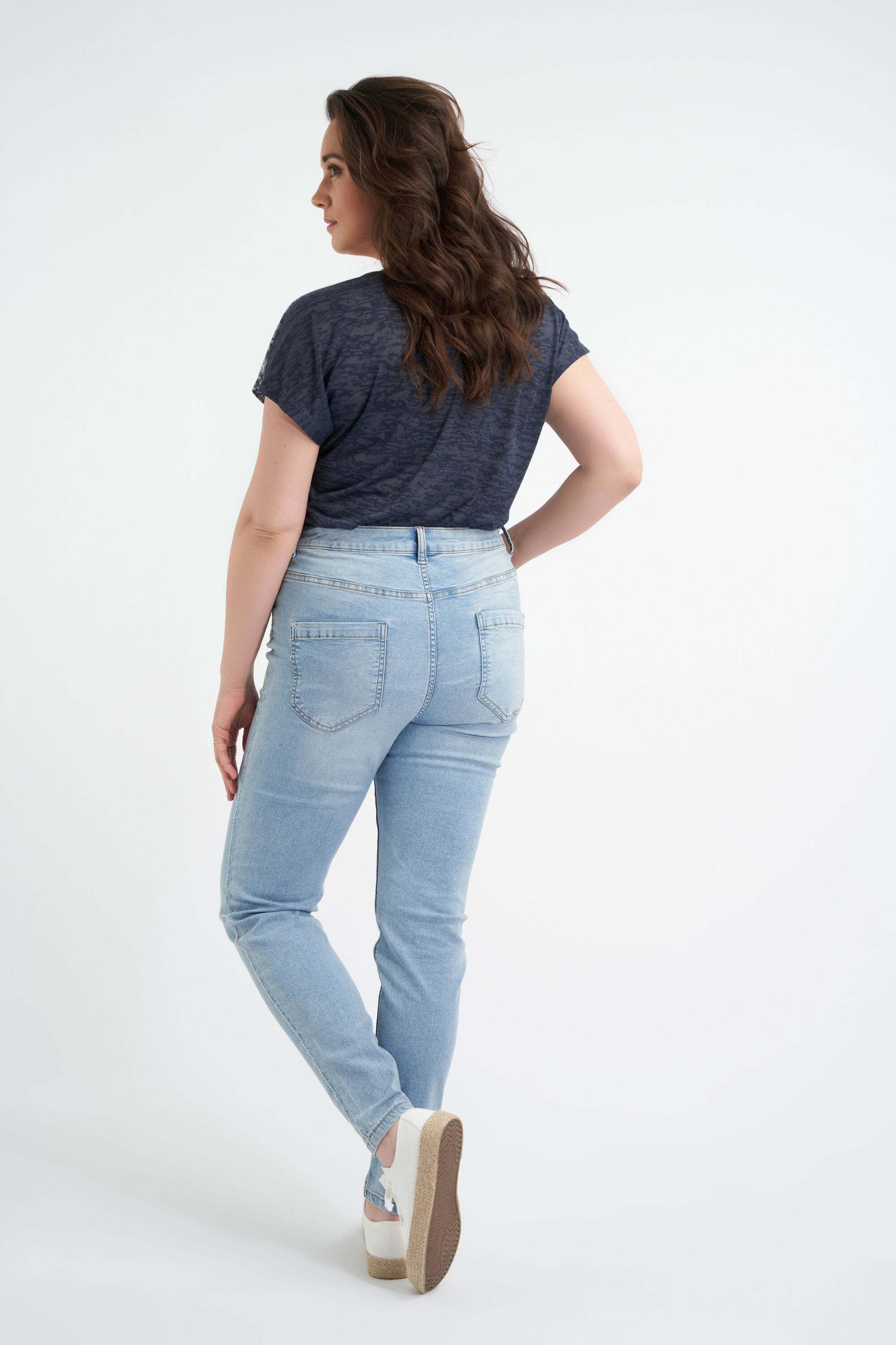 Vaqueros con detalle lateral image number 3