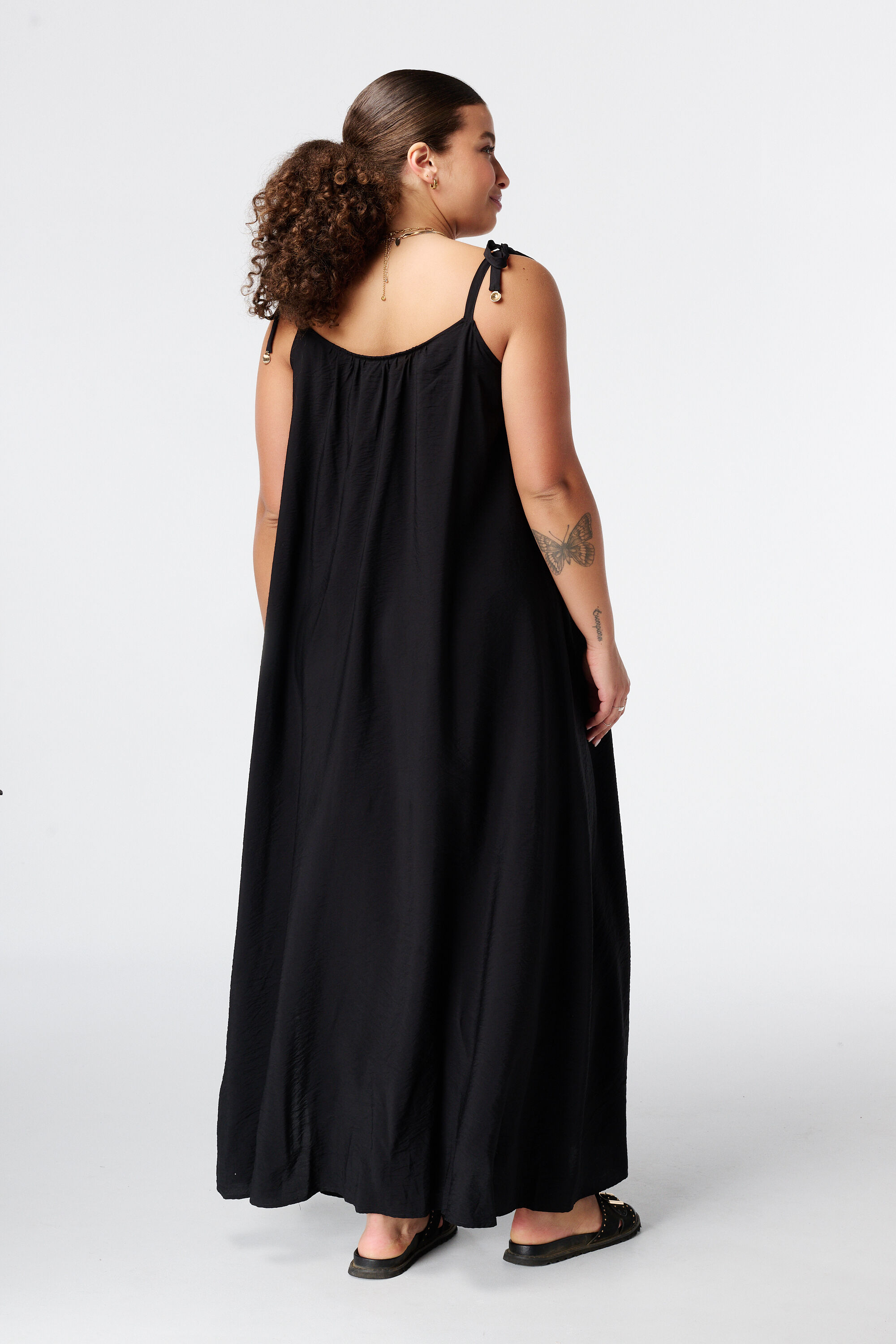 Vestido maxi con tirantes finos image number 3