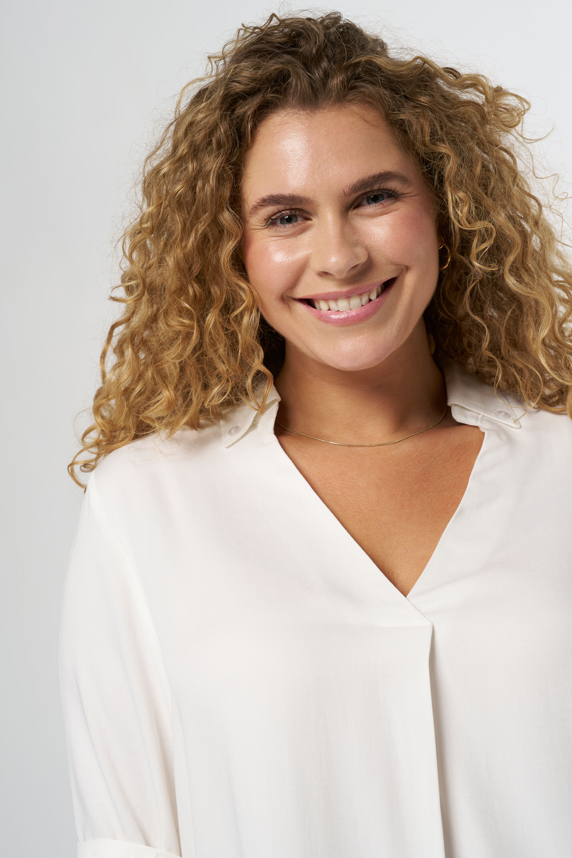 Blusa con escote en V image number 4