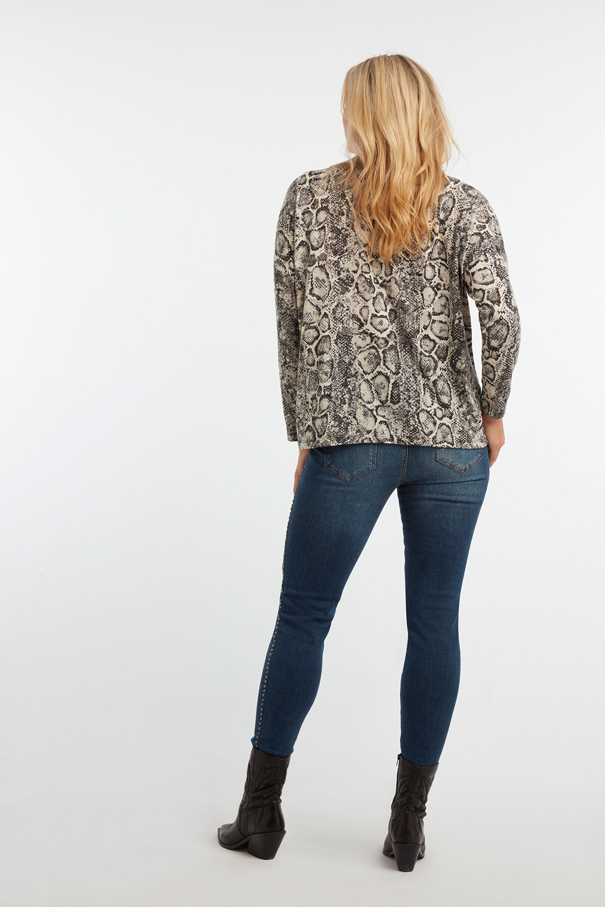 Su&eacute;ter fino   image number 4